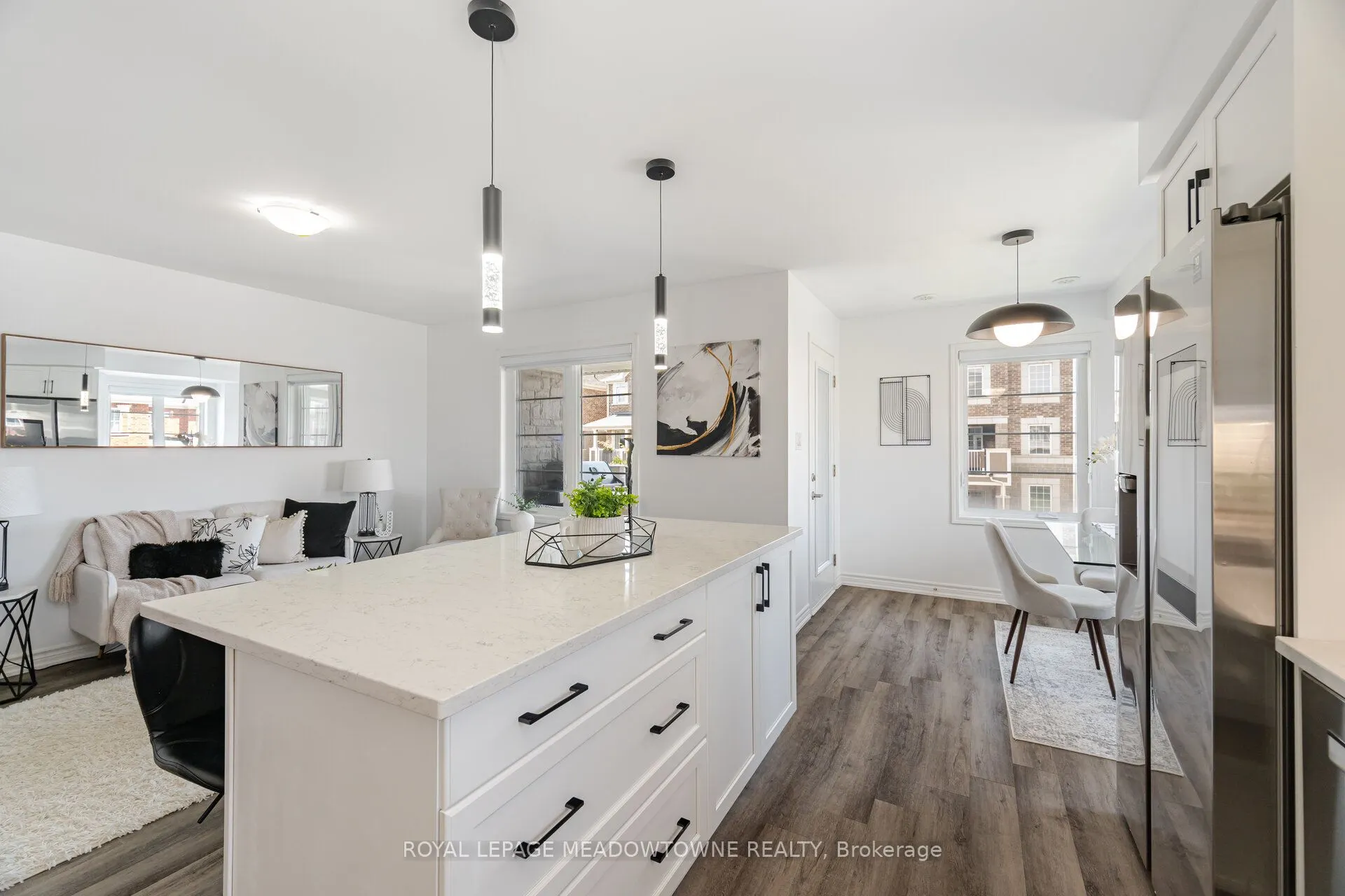 898 Cactus Point