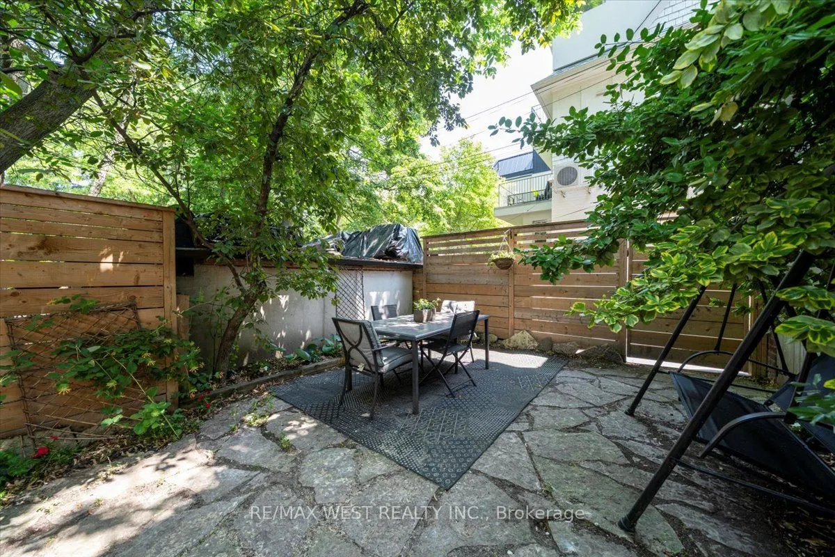 206 Howard Park Avenue