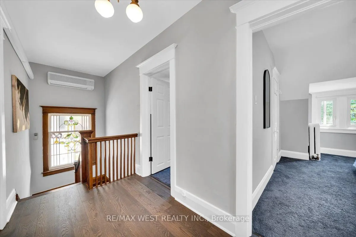 206 Howard Park Avenue