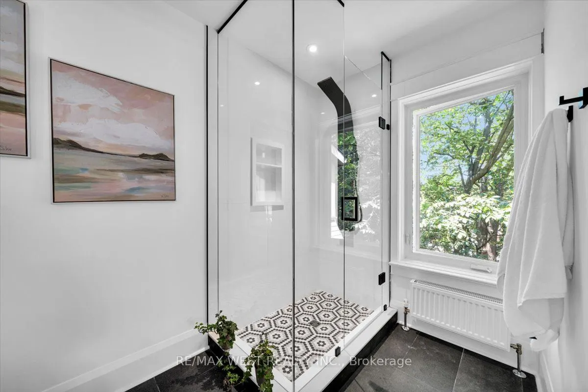 206 Howard Park Avenue
