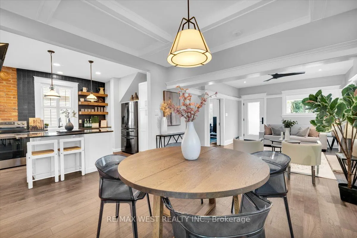 206 Howard Park Avenue