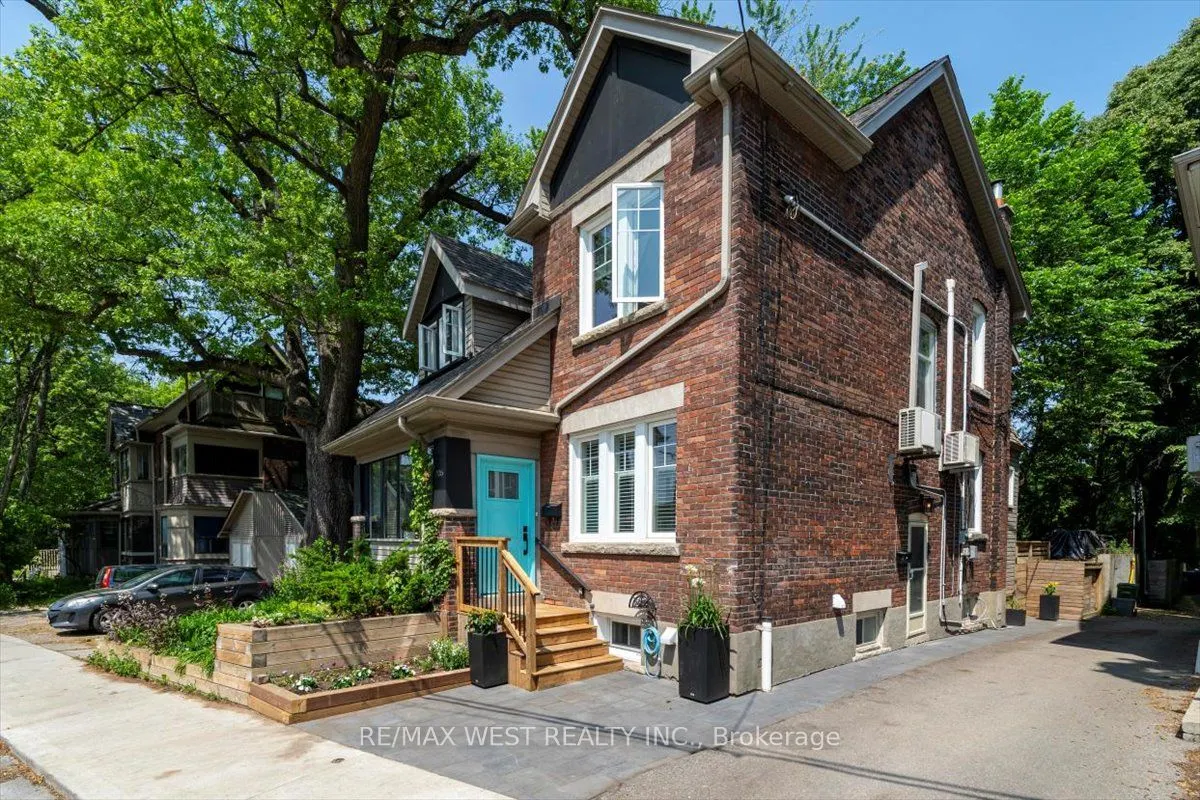 206 Howard Park Avenue