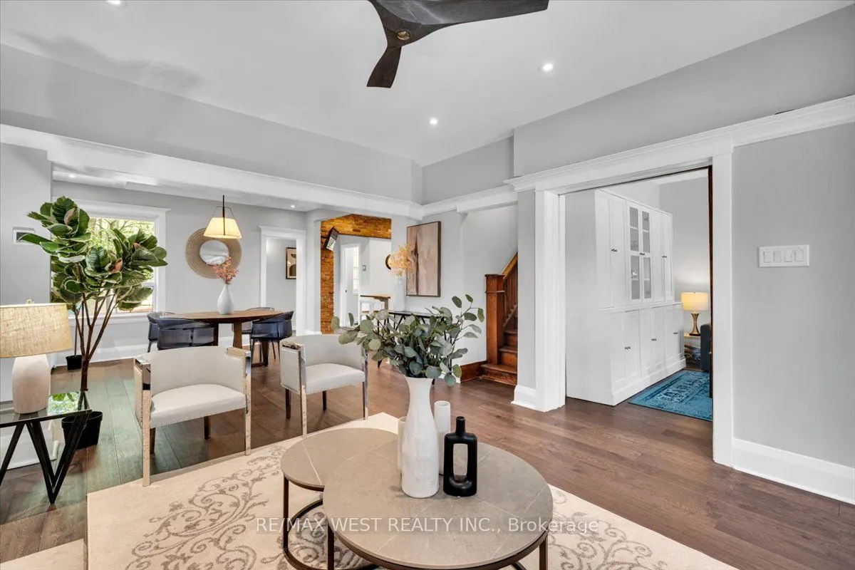 206 Howard Park Avenue