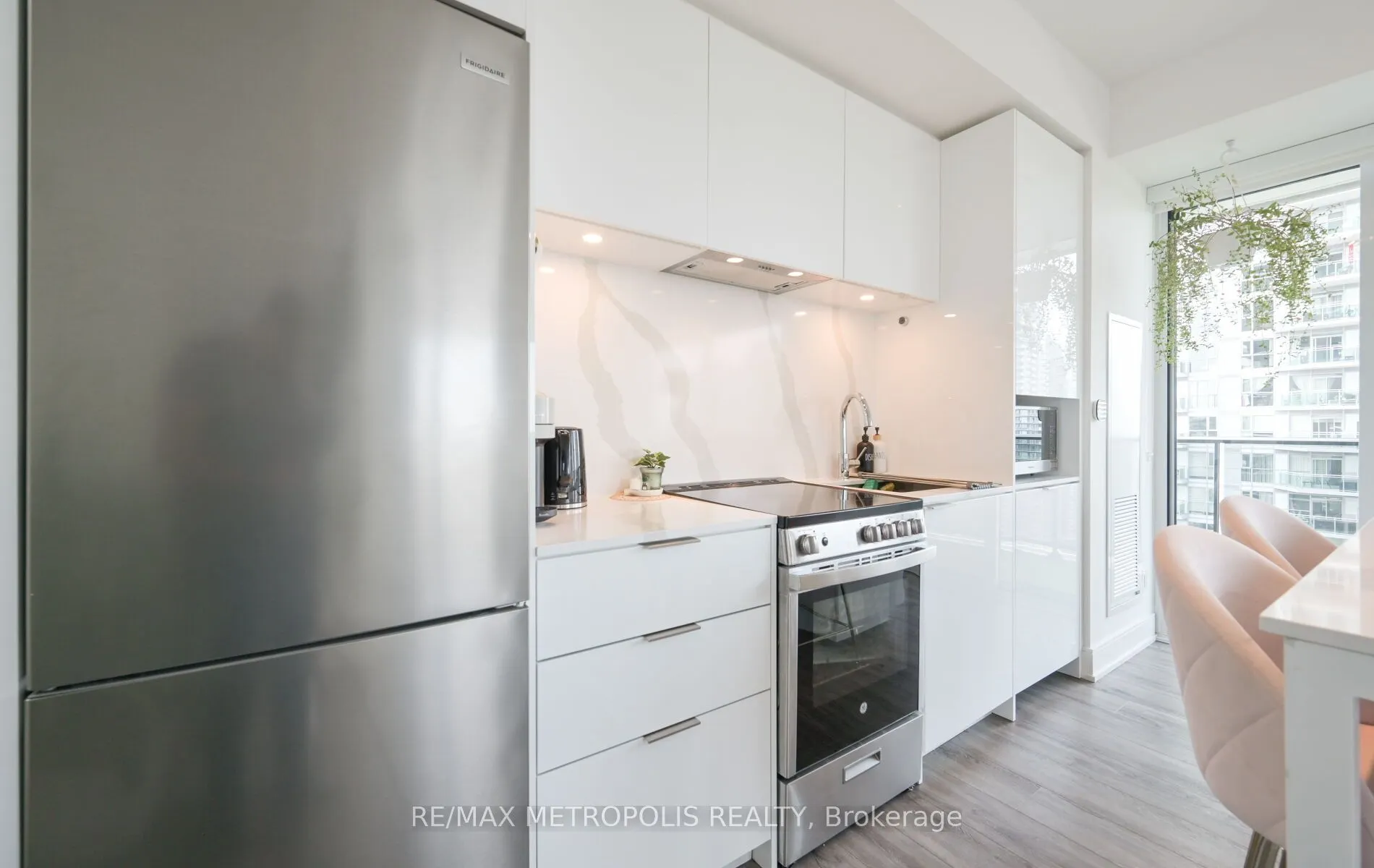 70 ANNIE CRAIG Drive, #2808