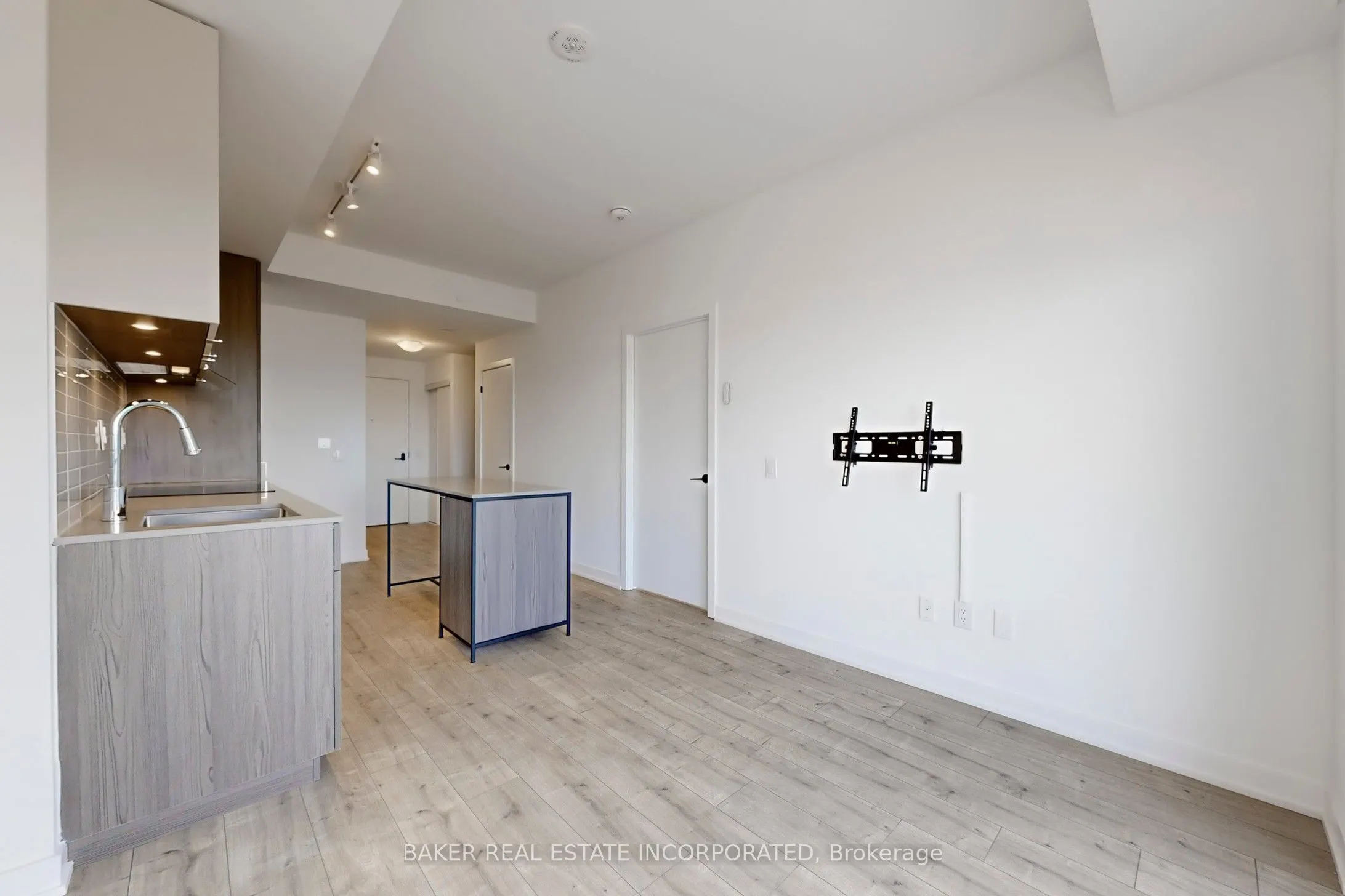 220 Missinnihe Way, #815