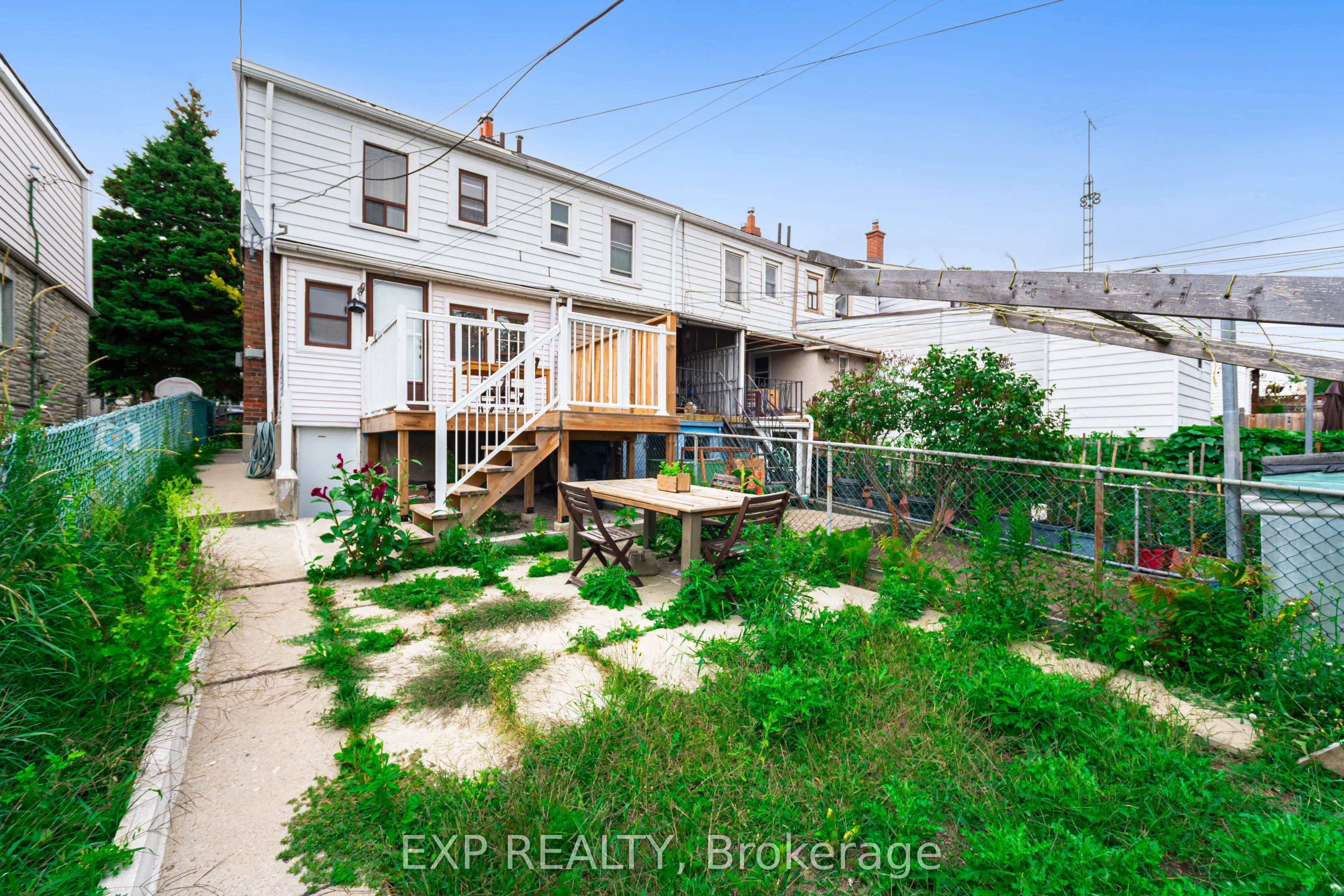 214 Silverthorn Avenue