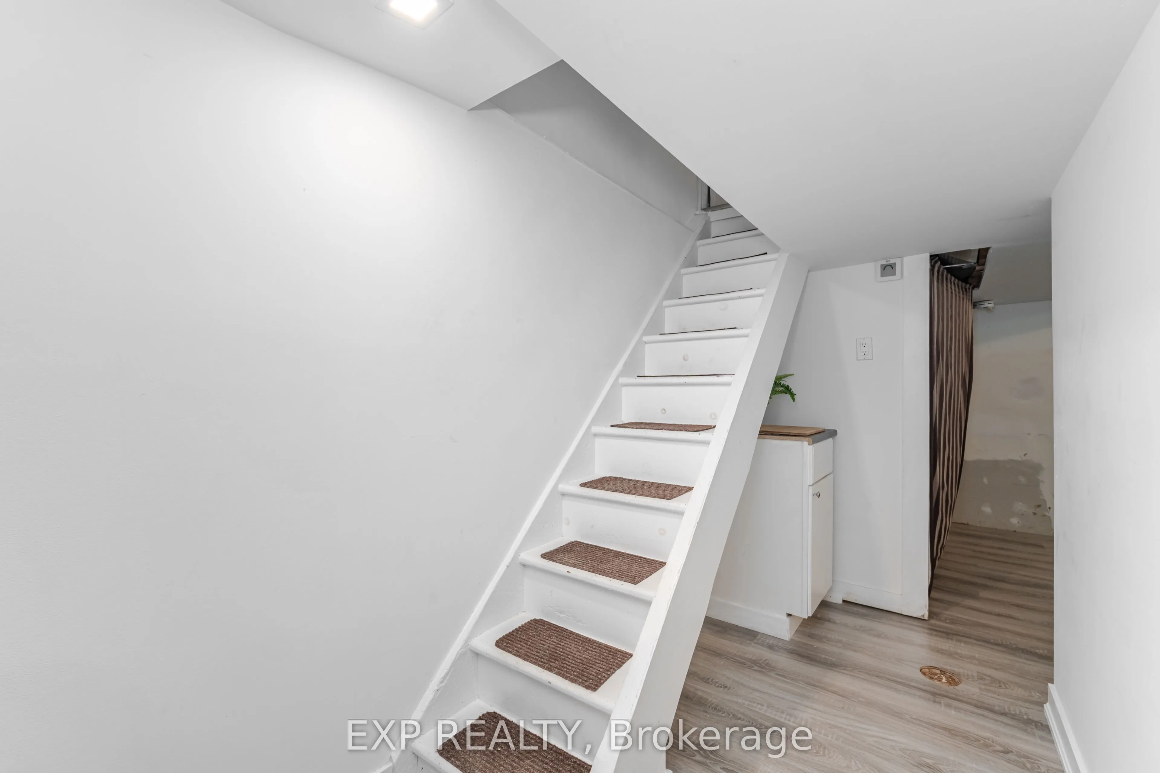 214 Silverthorn Avenue