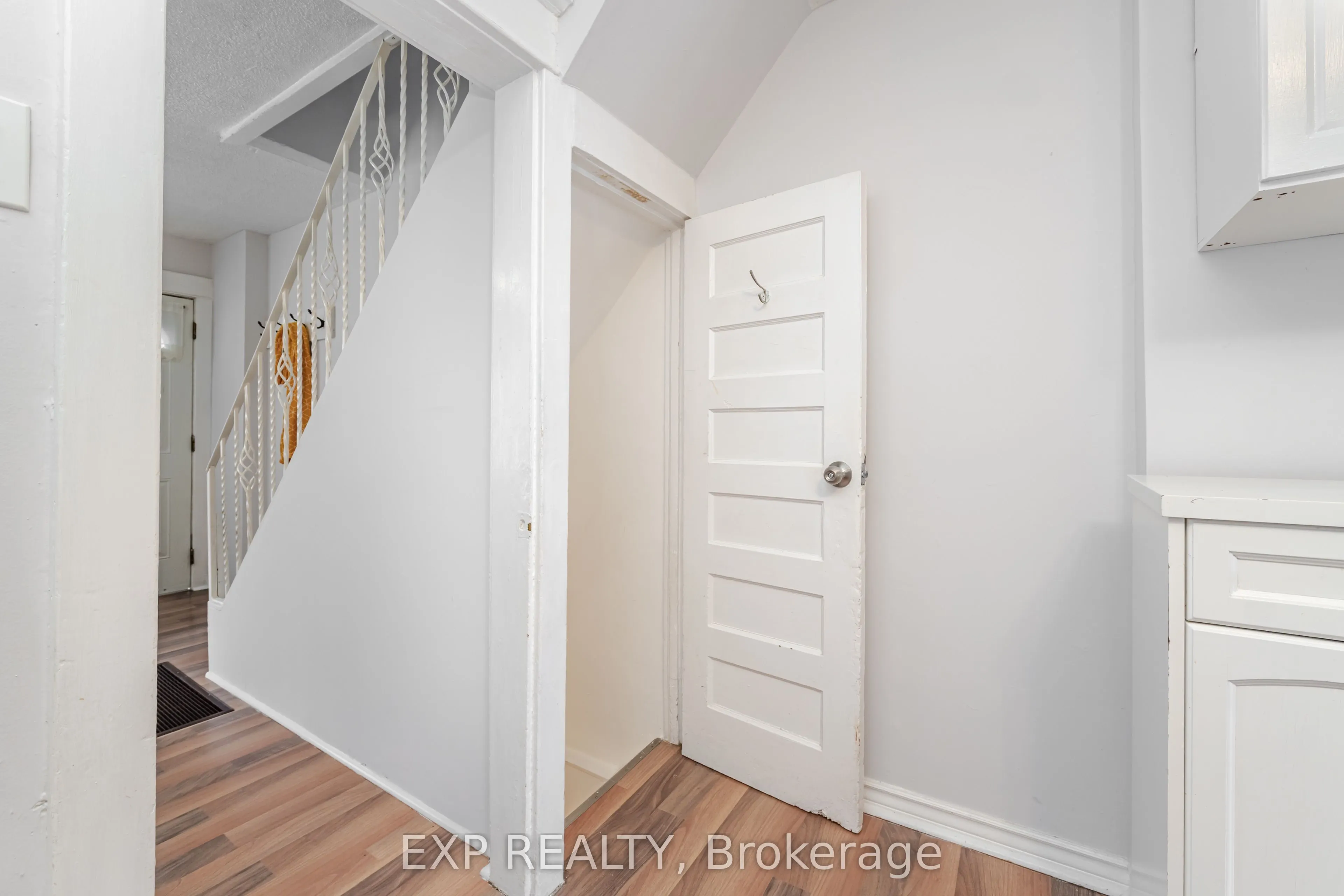 214 Silverthorn Avenue