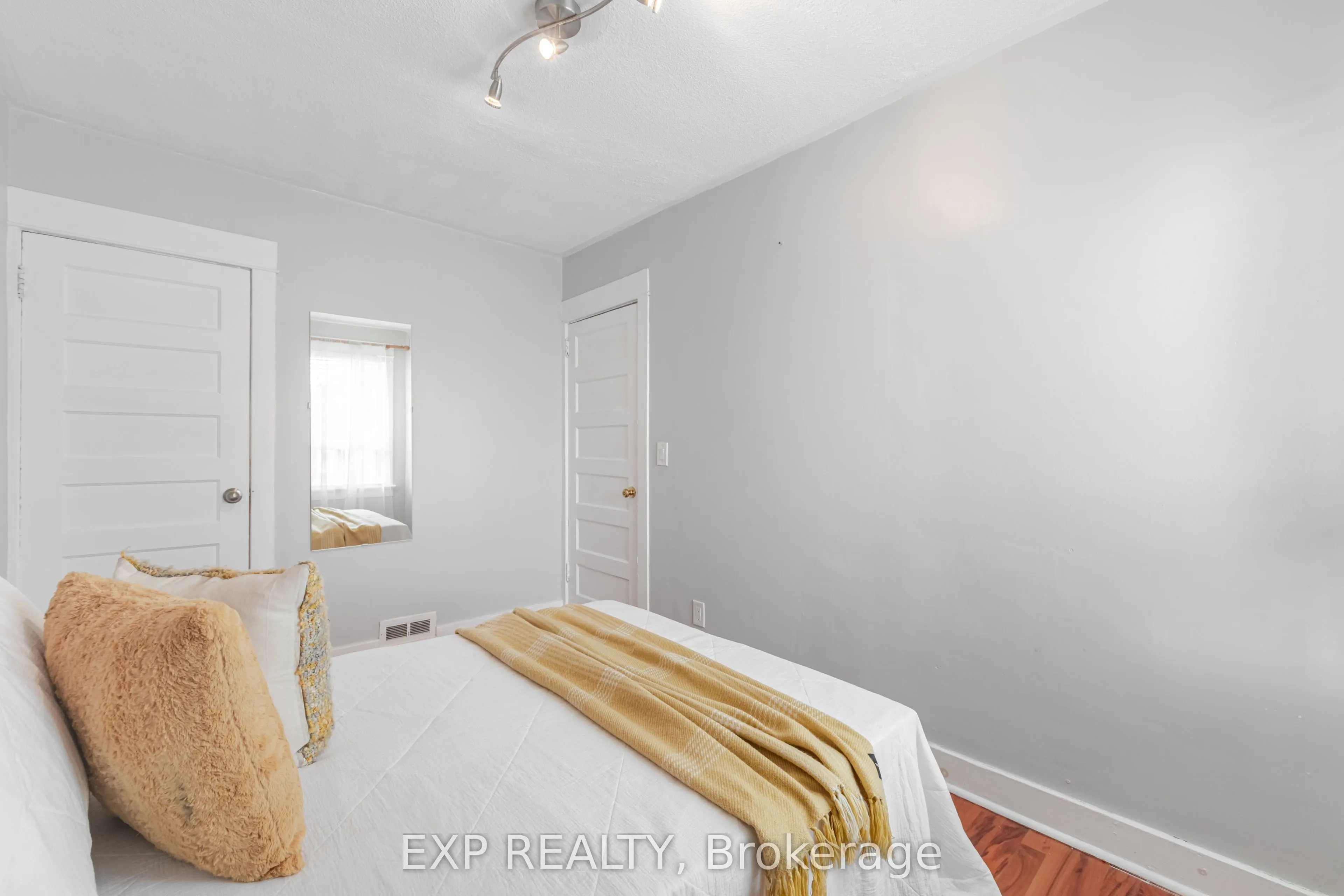 214 Silverthorn Avenue