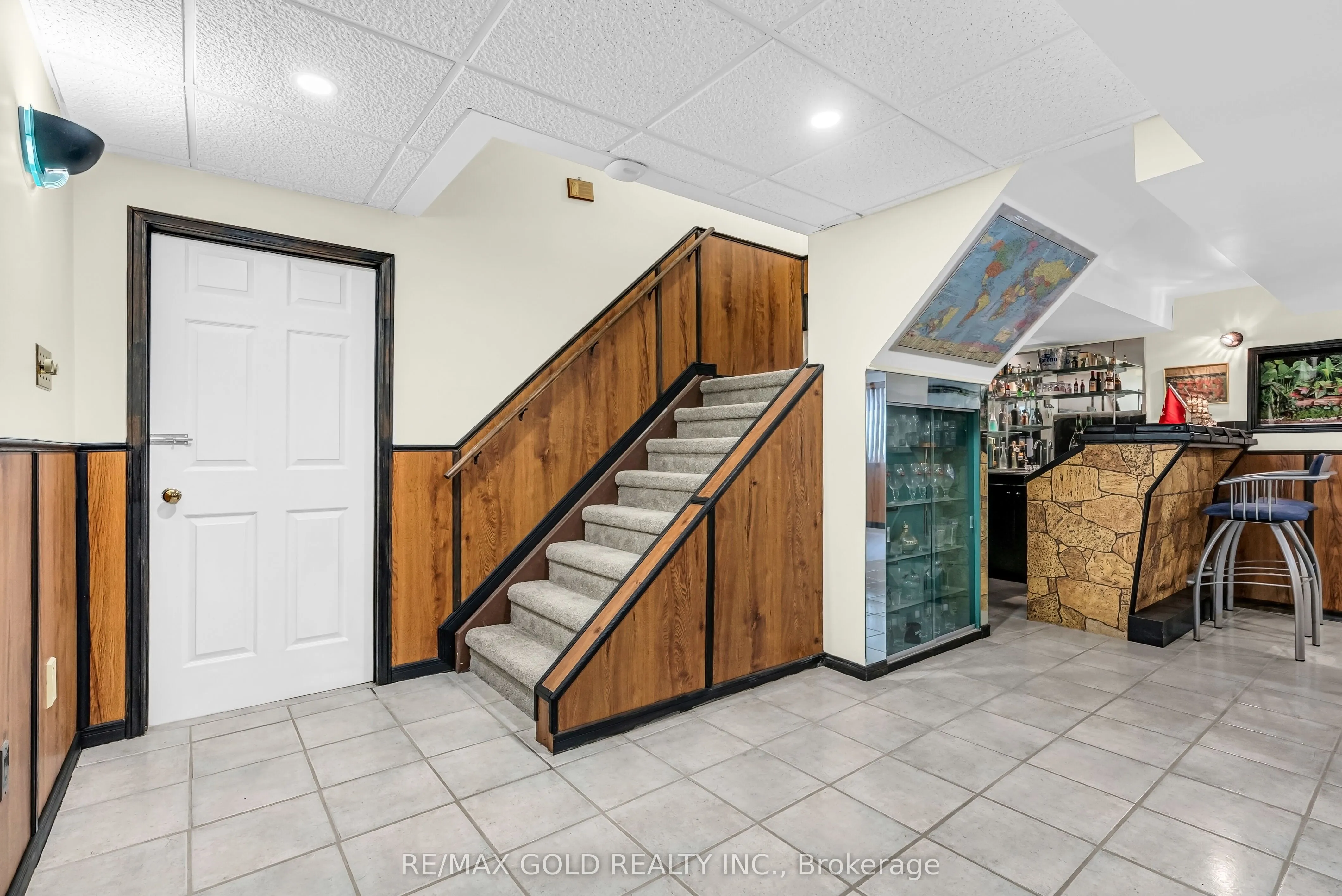 552 Farwell Crescent