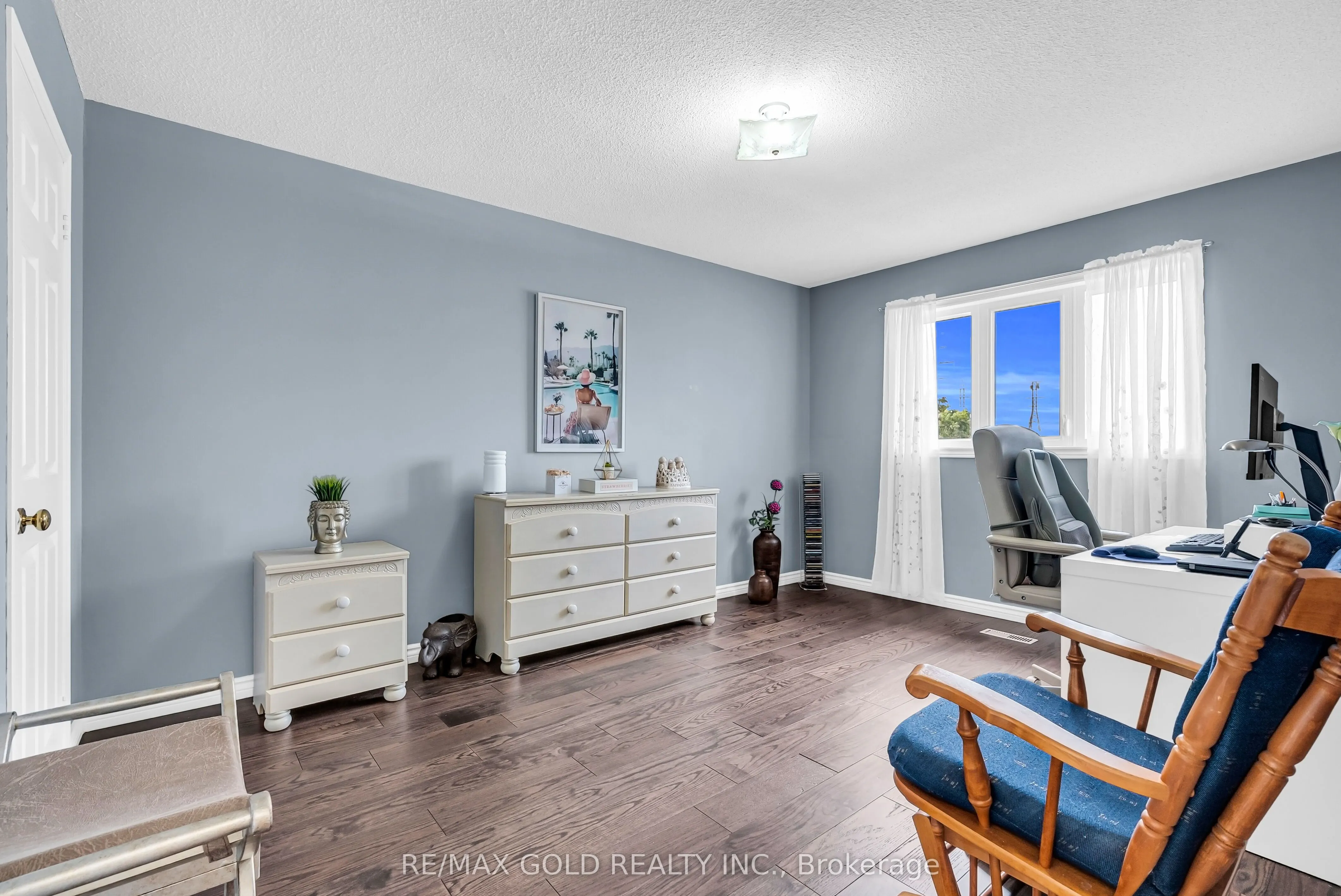 552 Farwell Crescent