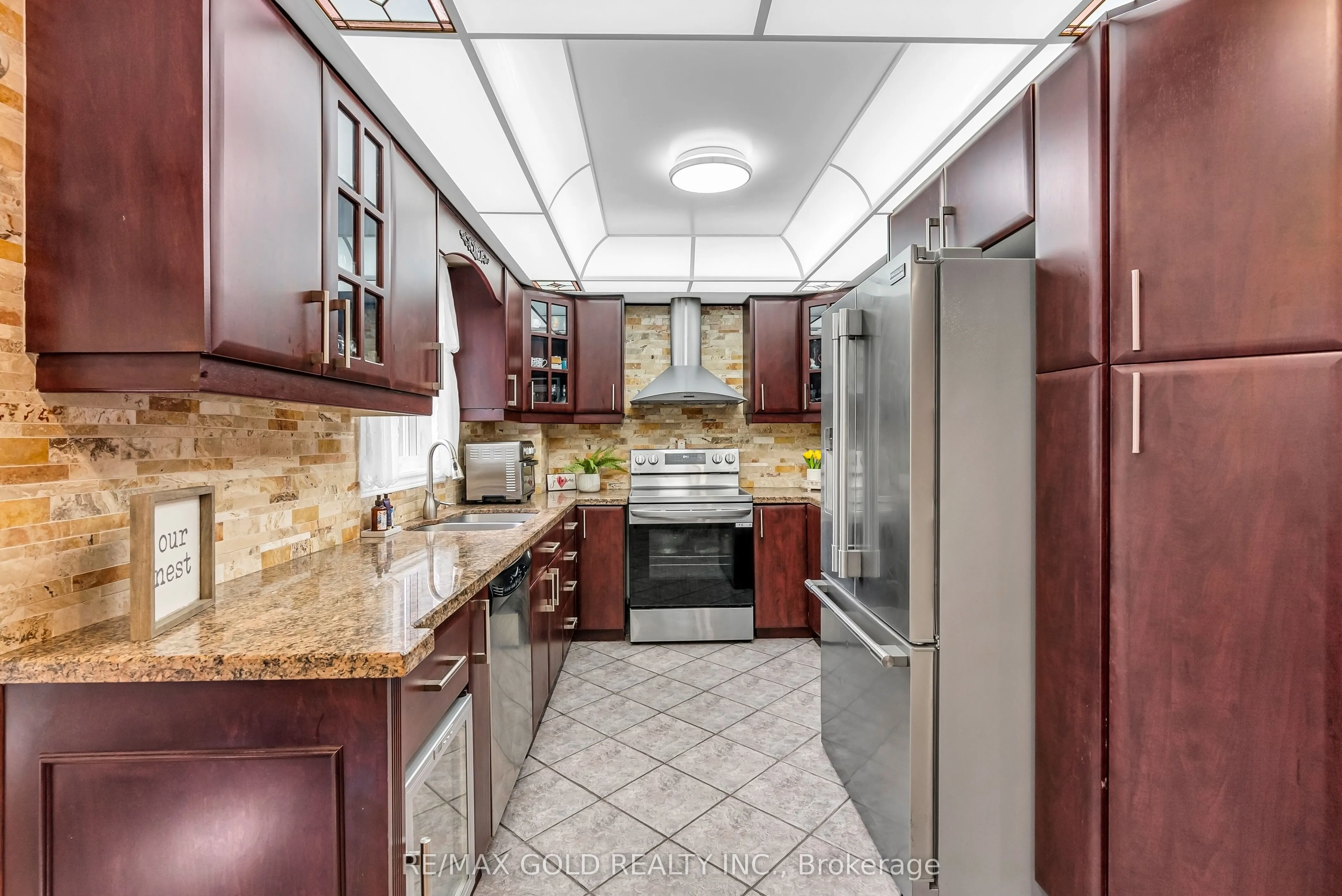 552 Farwell Crescent