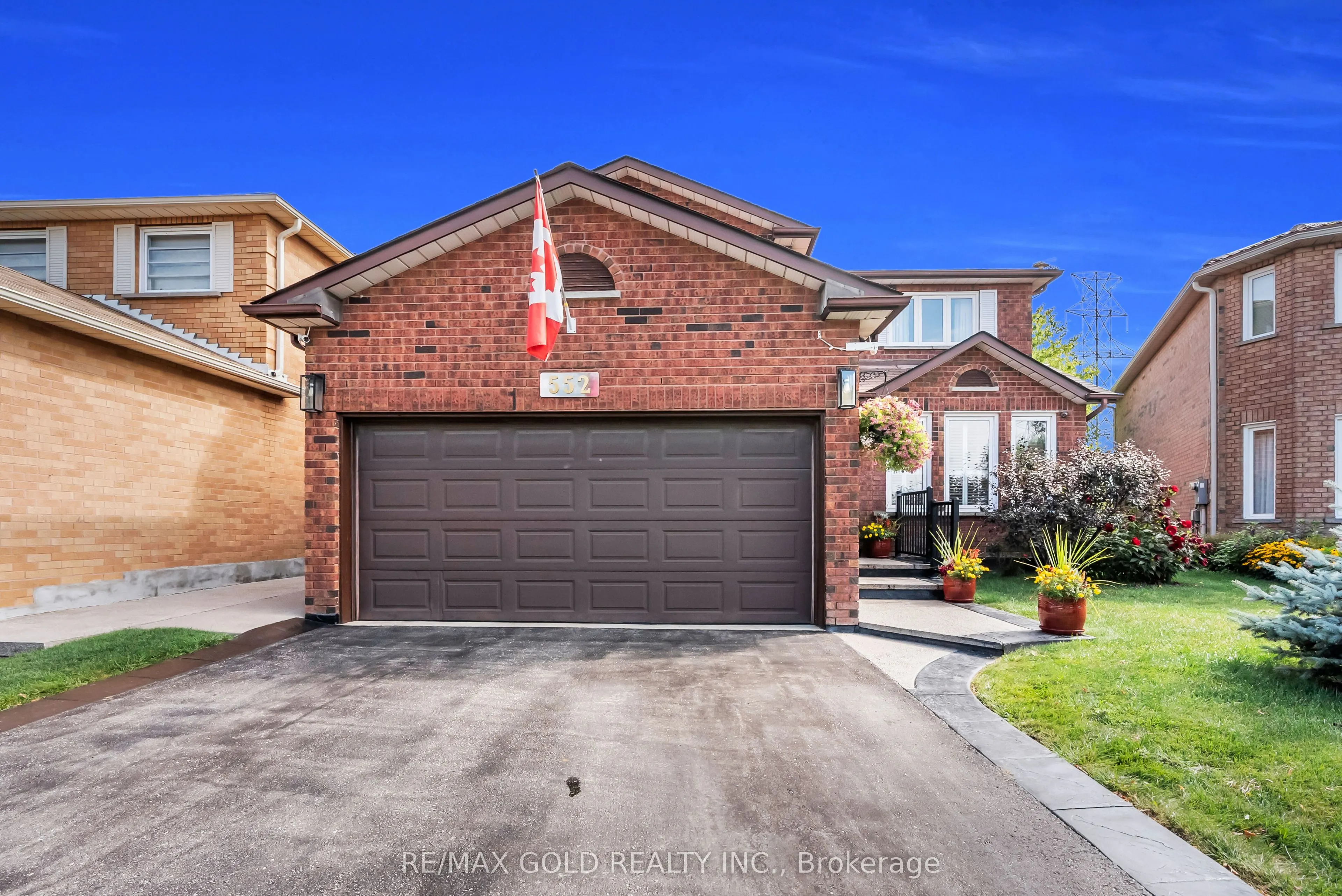 552 Farwell Crescent