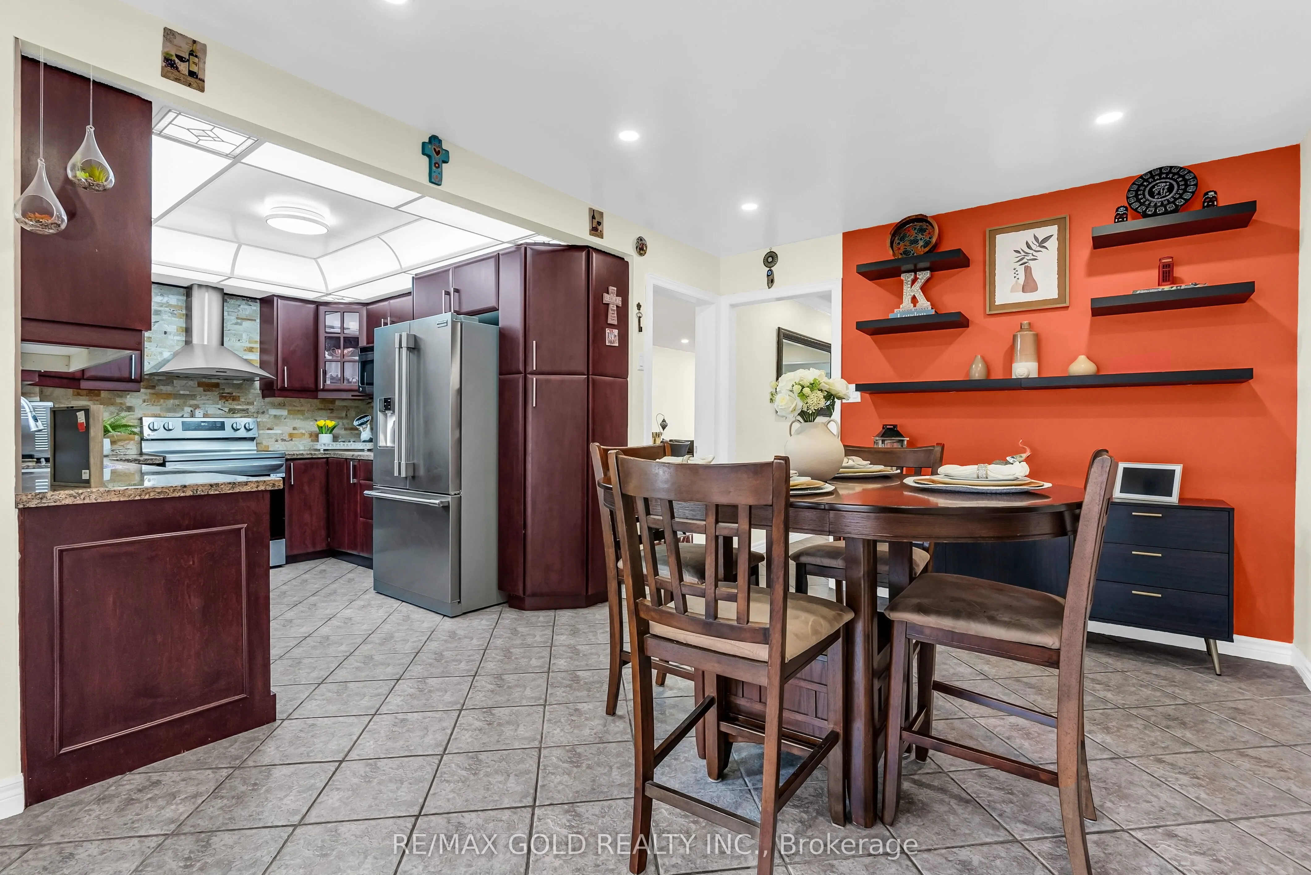 552 Farwell Crescent