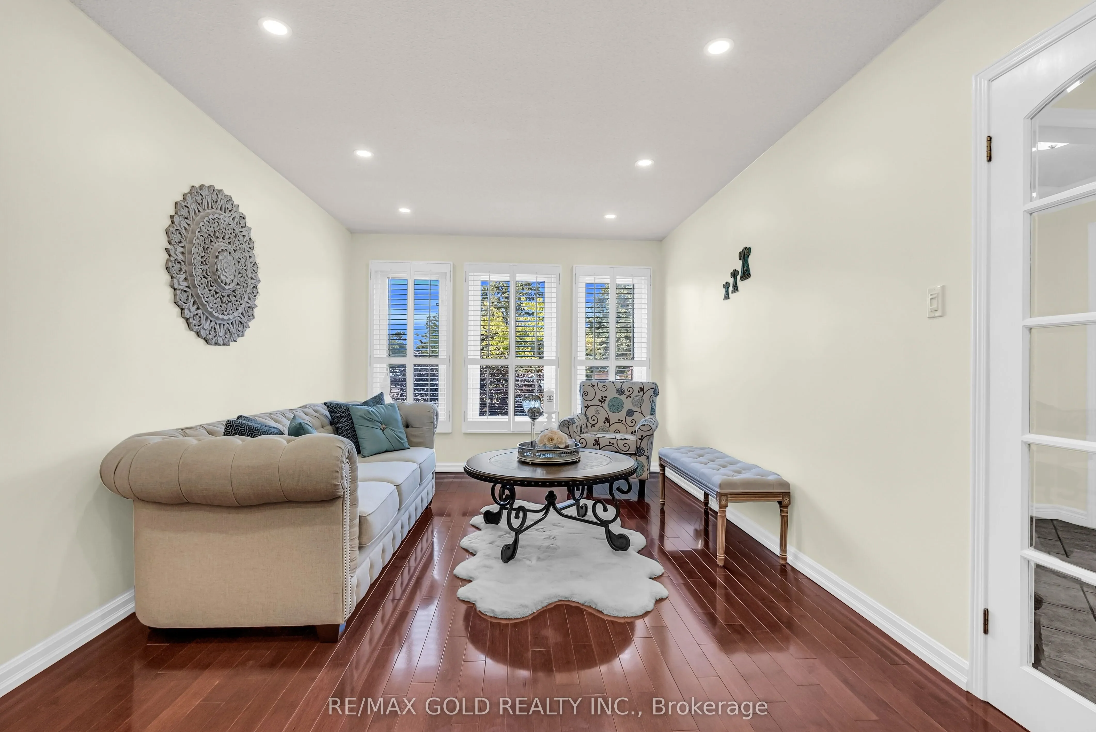 552 Farwell Crescent