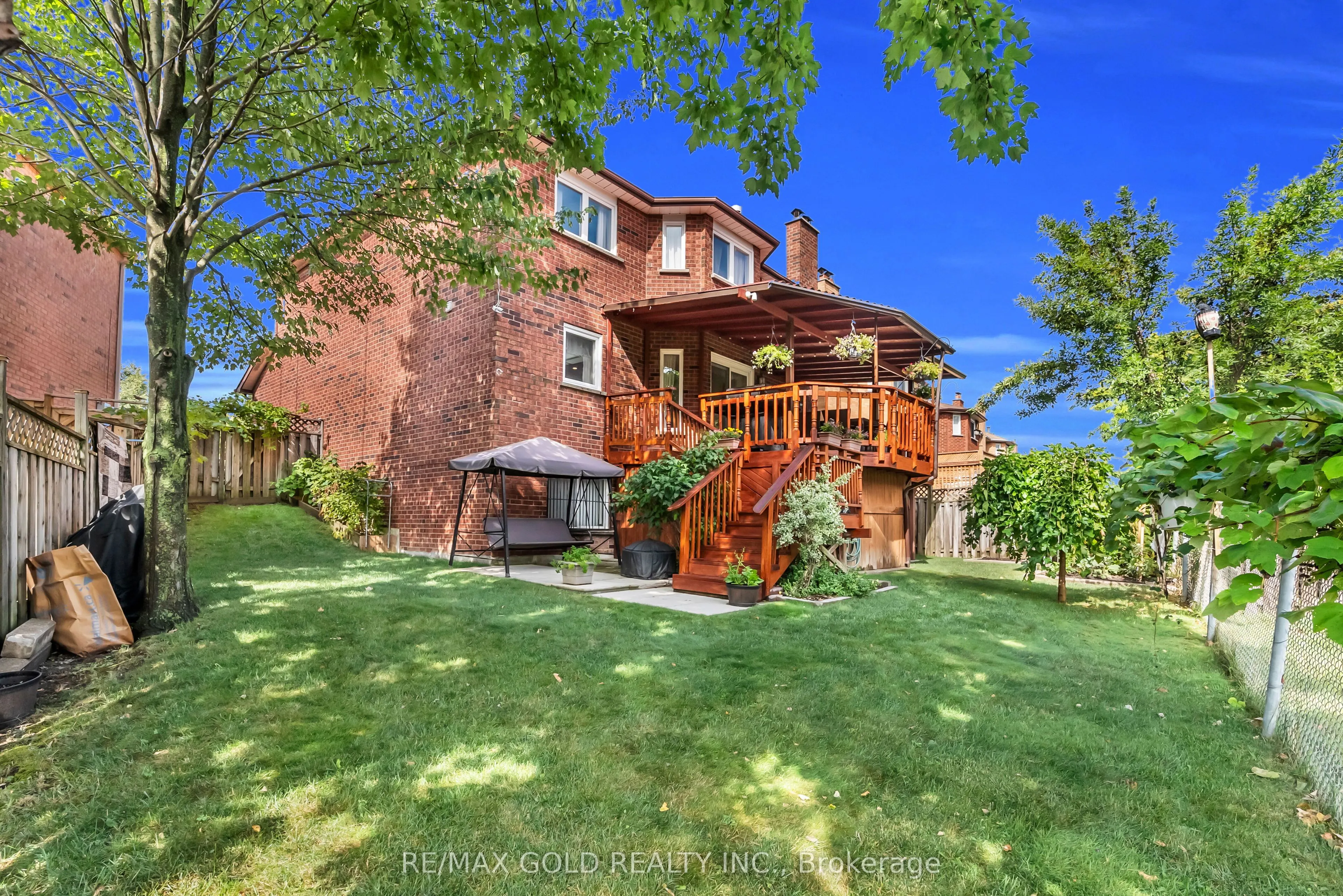 552 Farwell Crescent