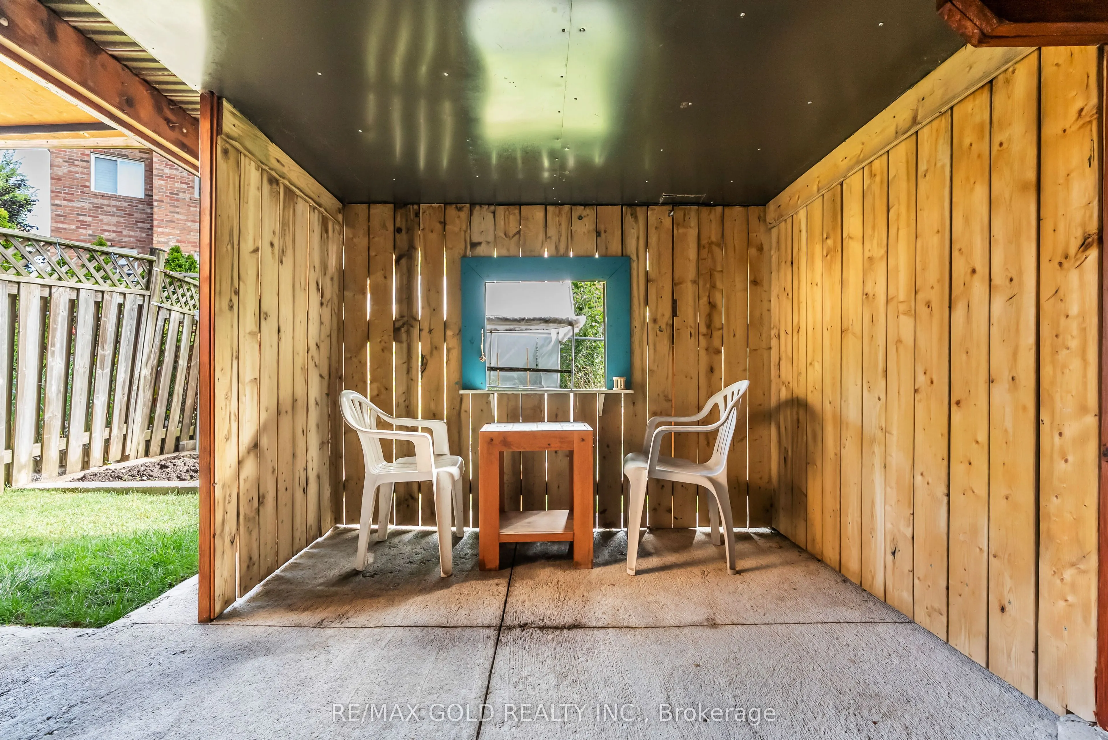 552 Farwell Crescent