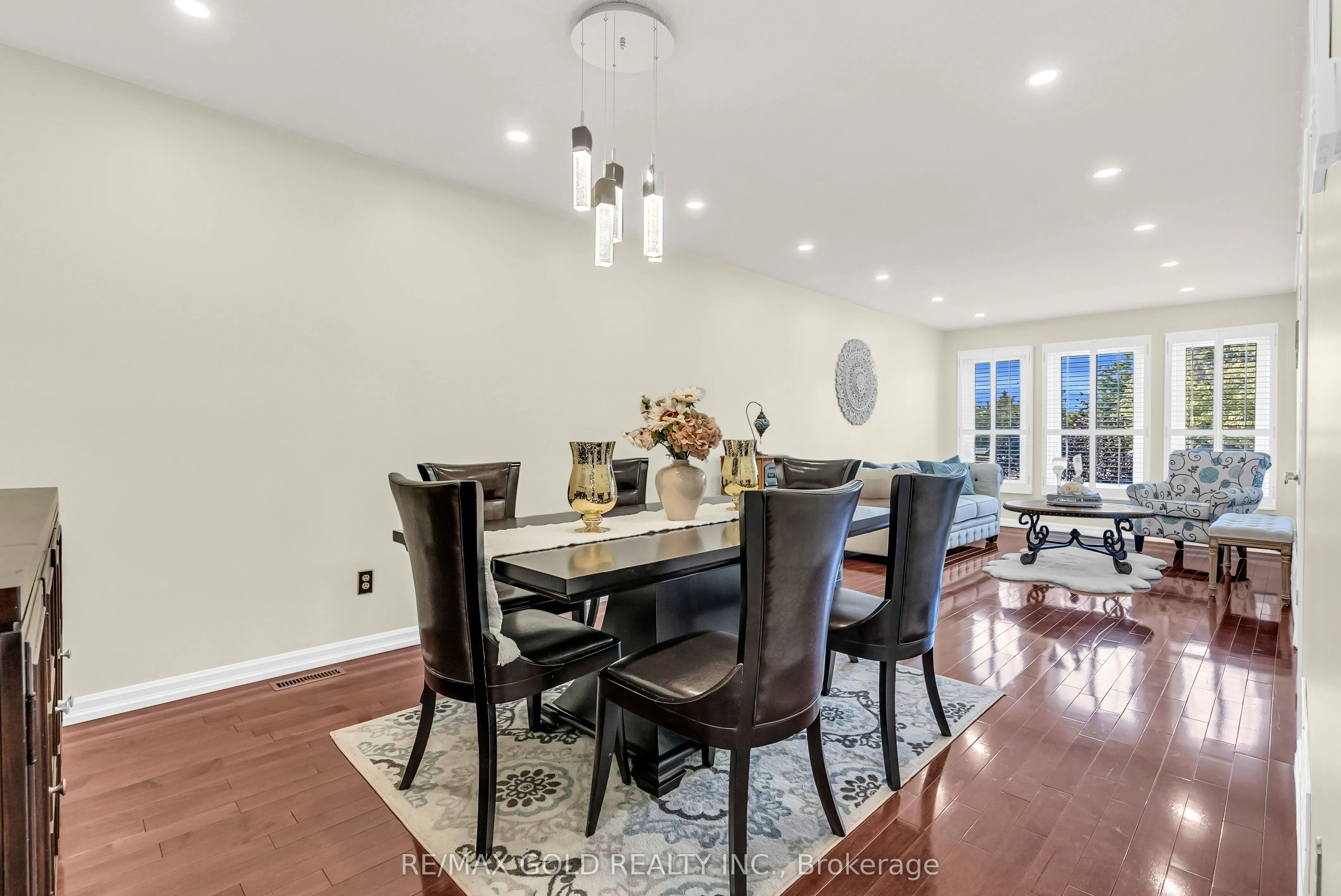 552 Farwell Crescent