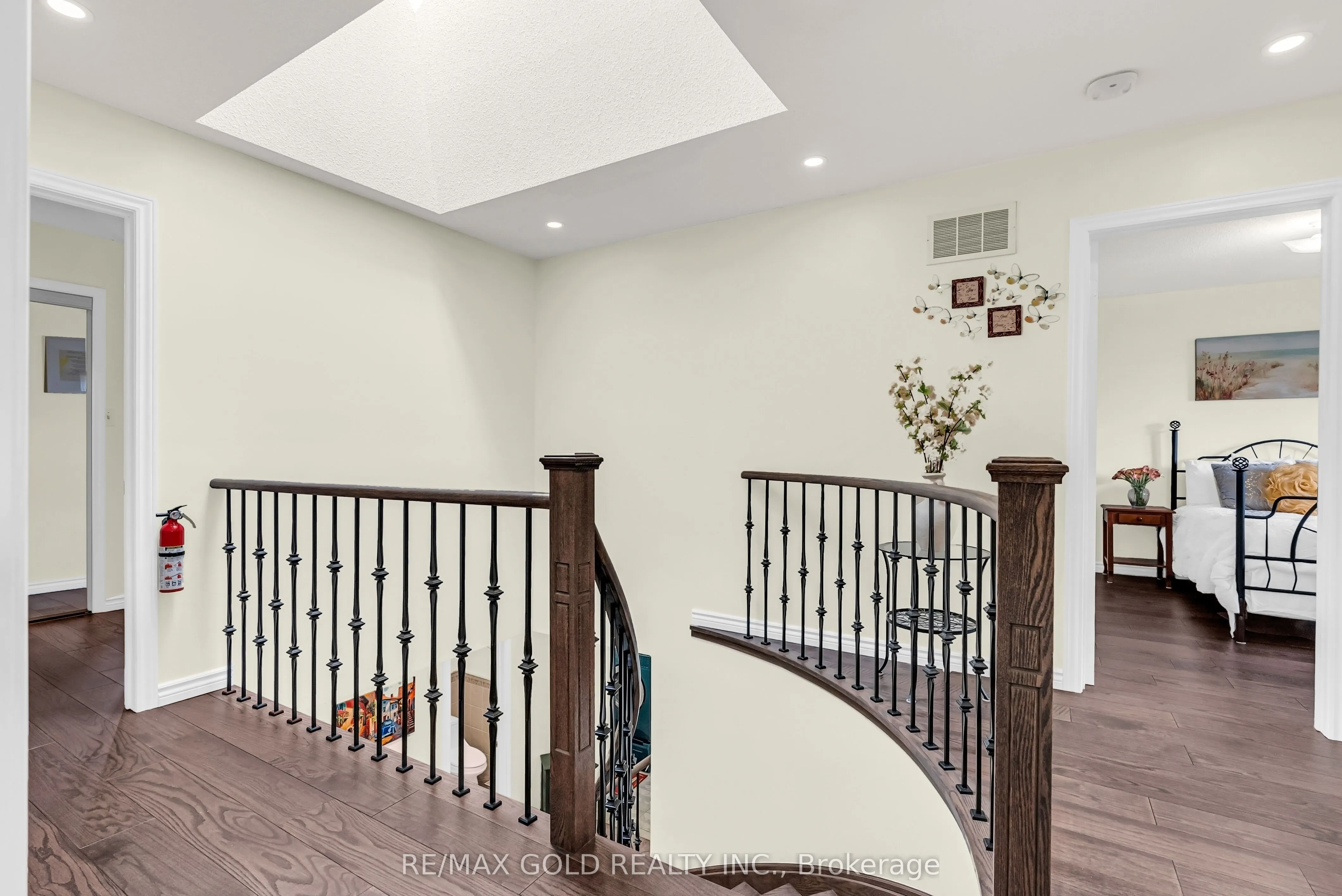 552 Farwell Crescent