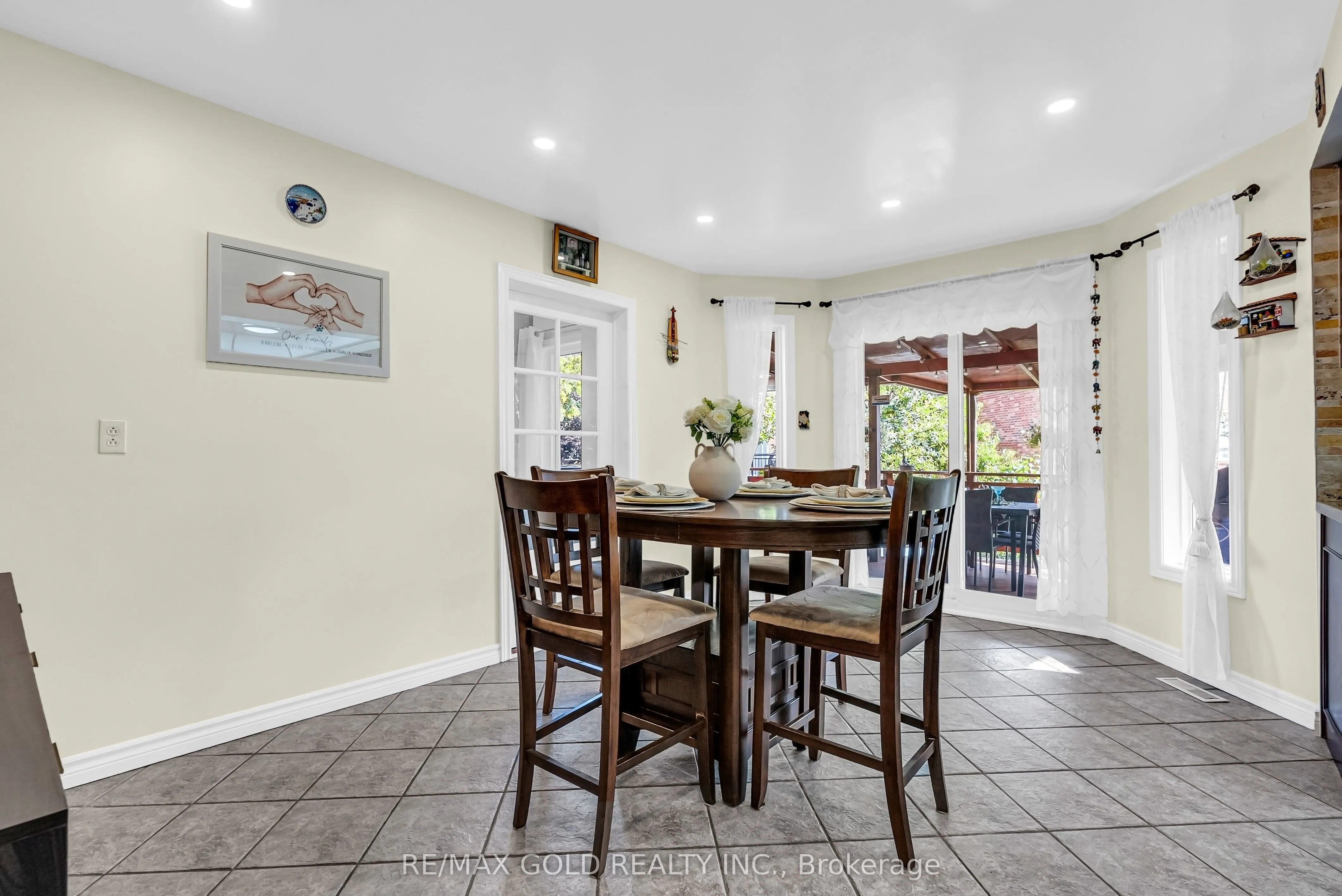 552 Farwell Crescent