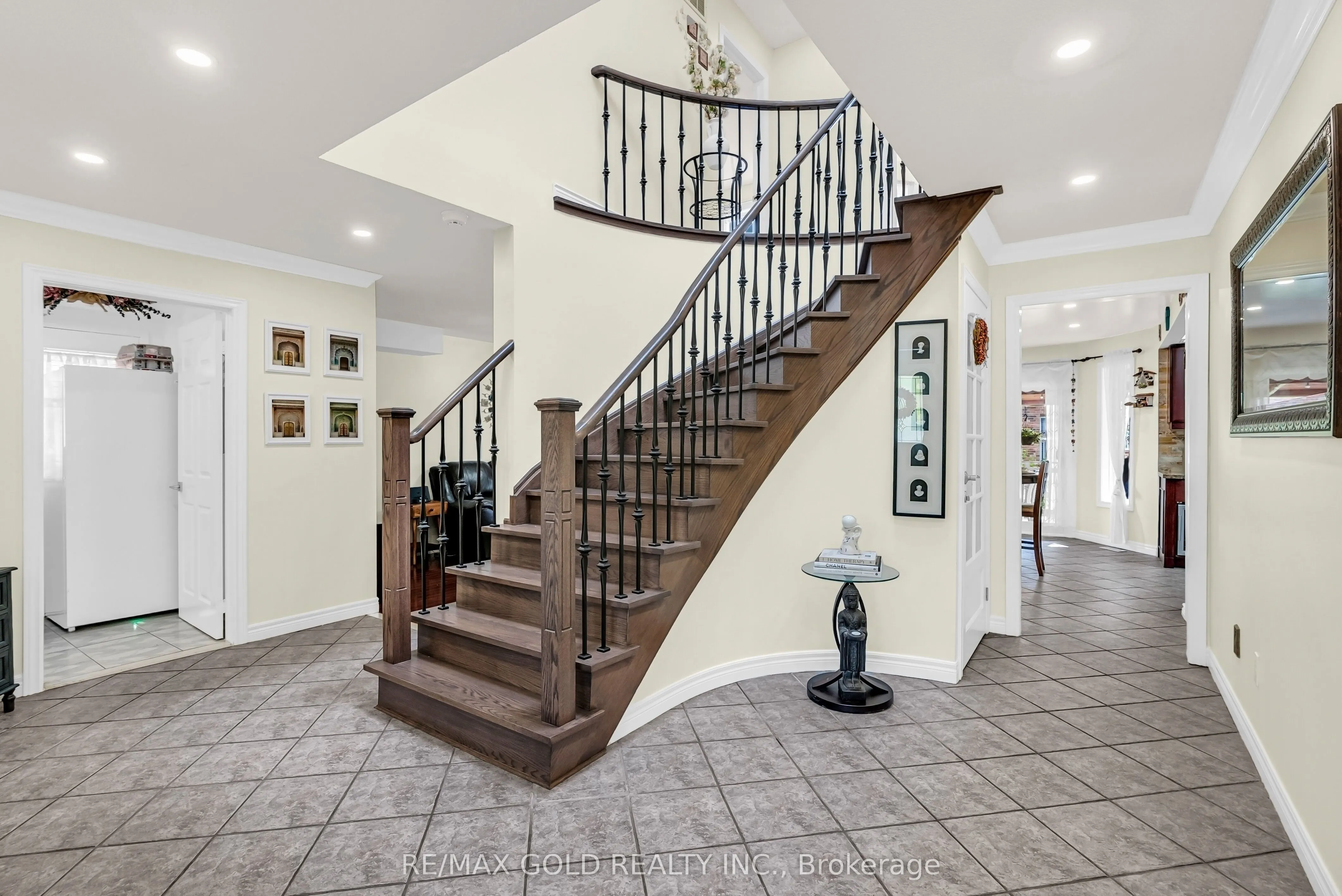 552 Farwell Crescent