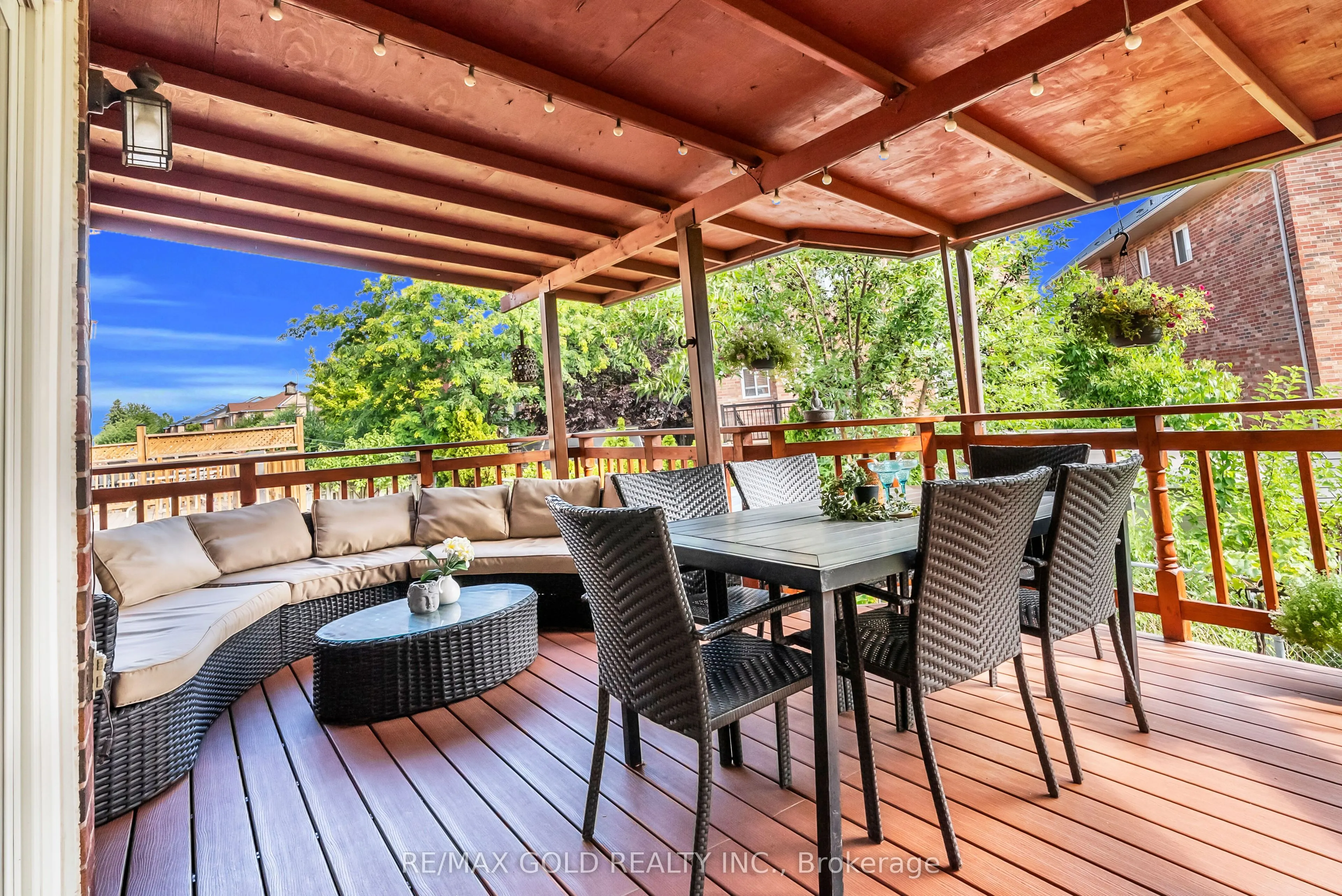 552 Farwell Crescent