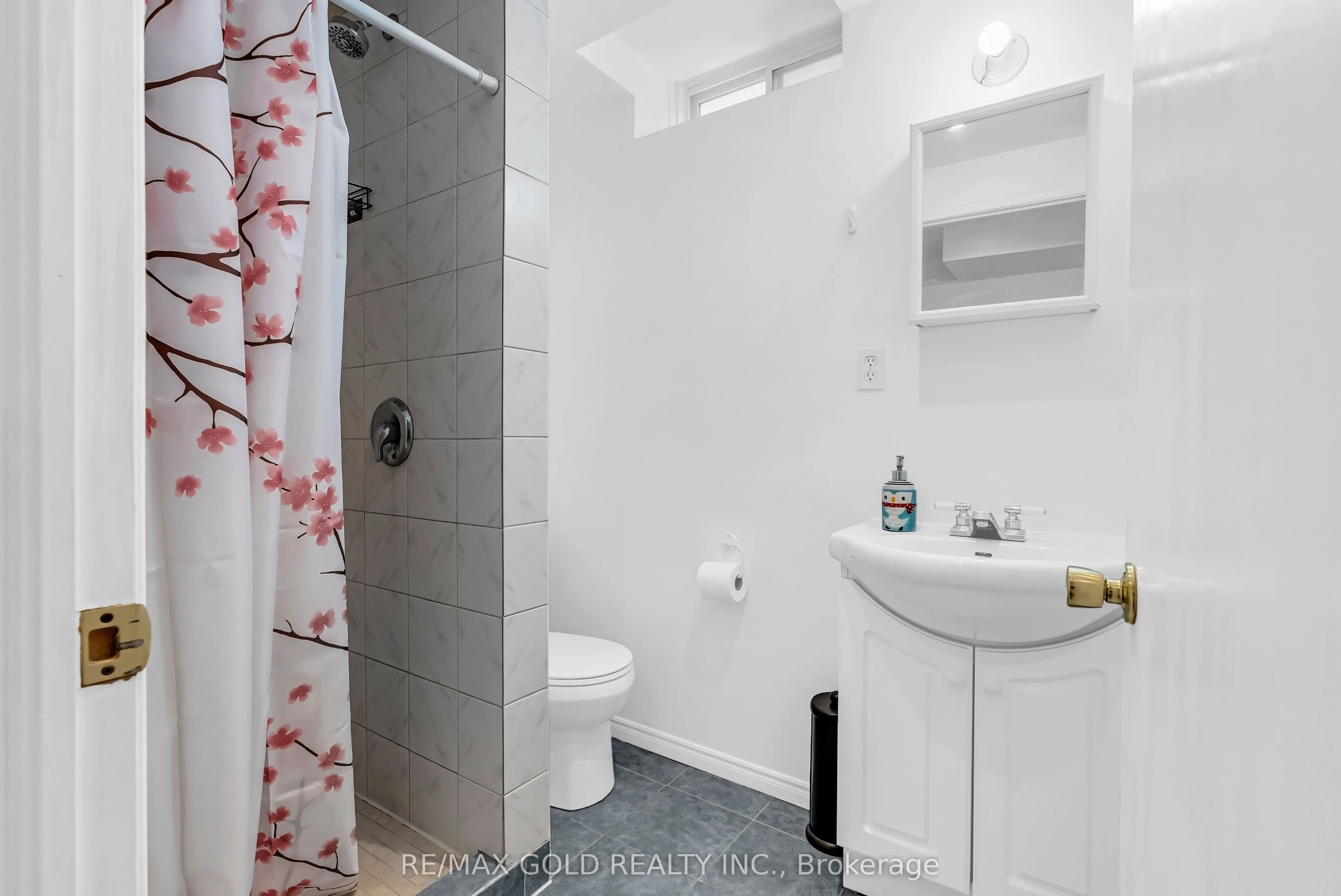 552 Farwell Crescent