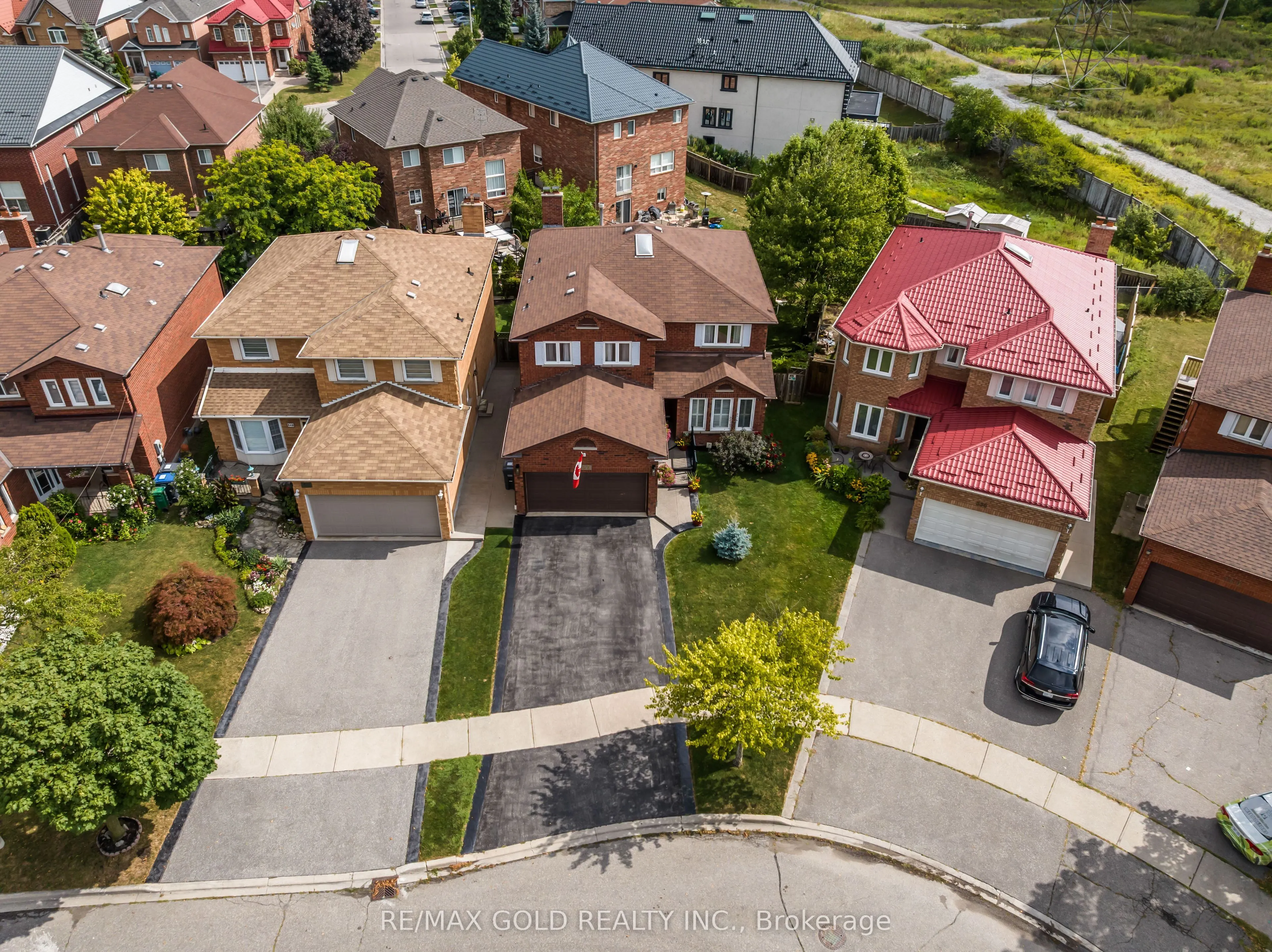 552 Farwell Crescent