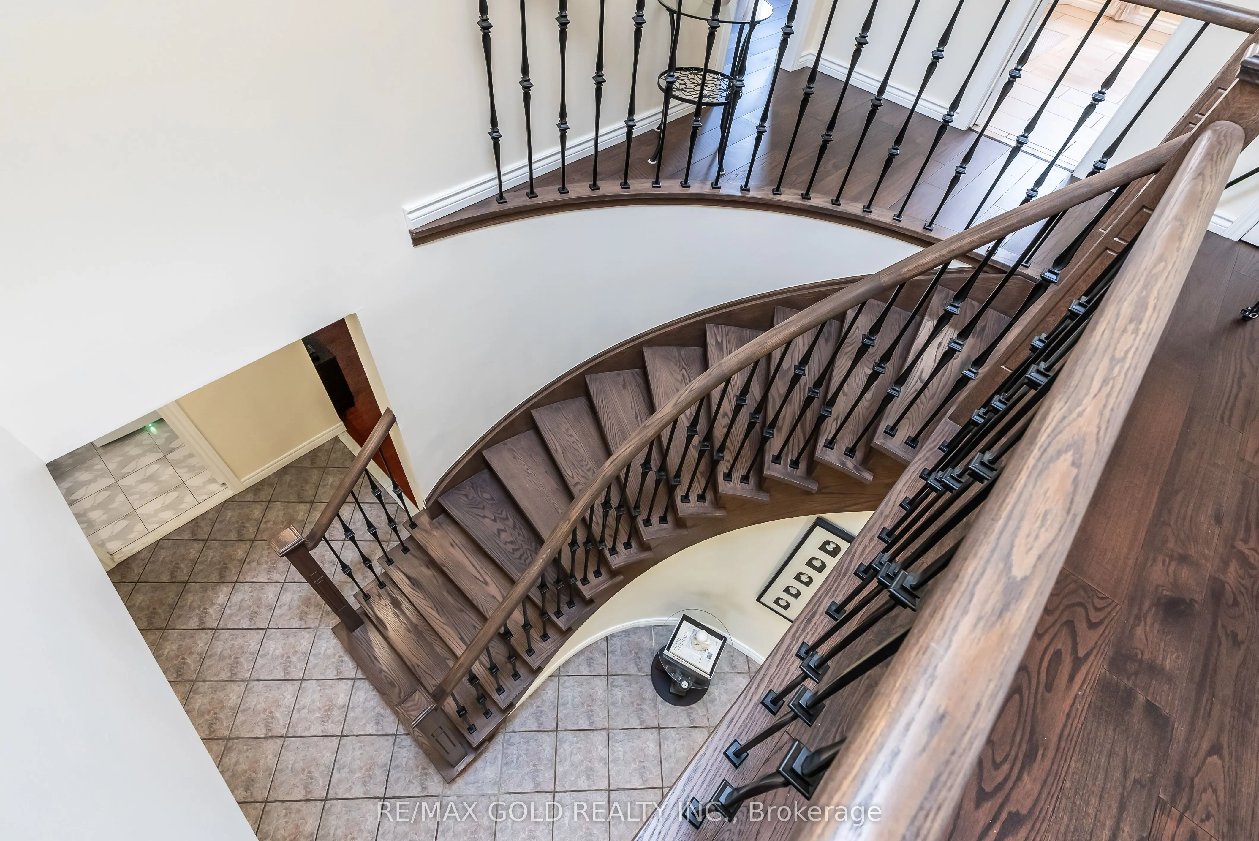 552 Farwell Crescent