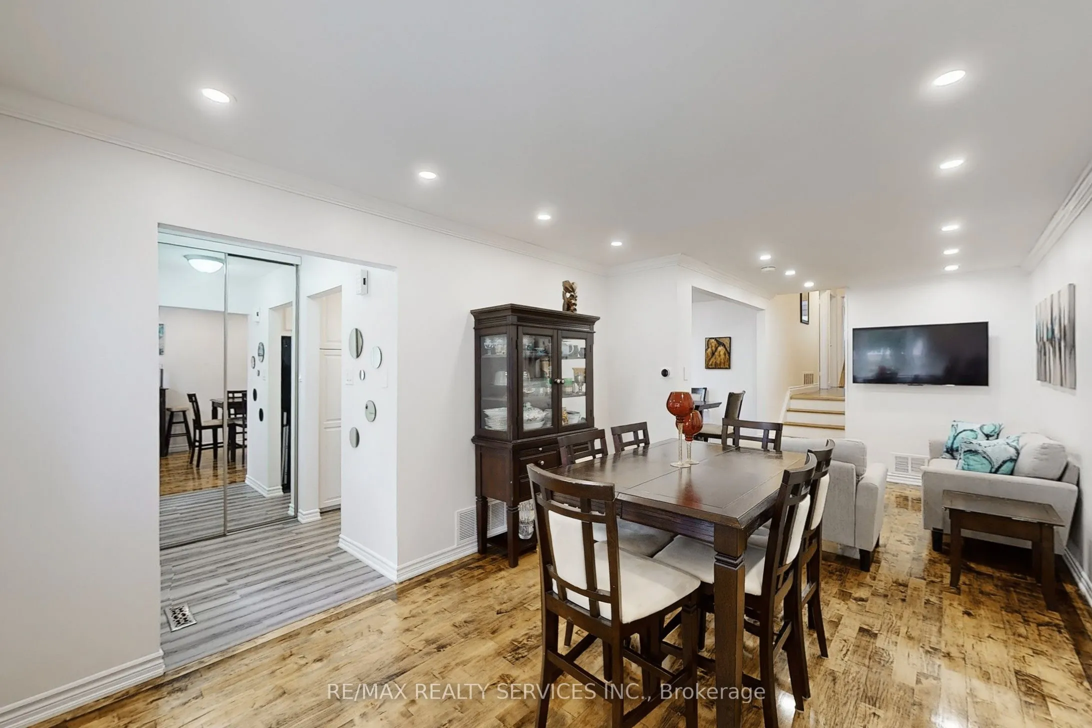 10 Minton Place