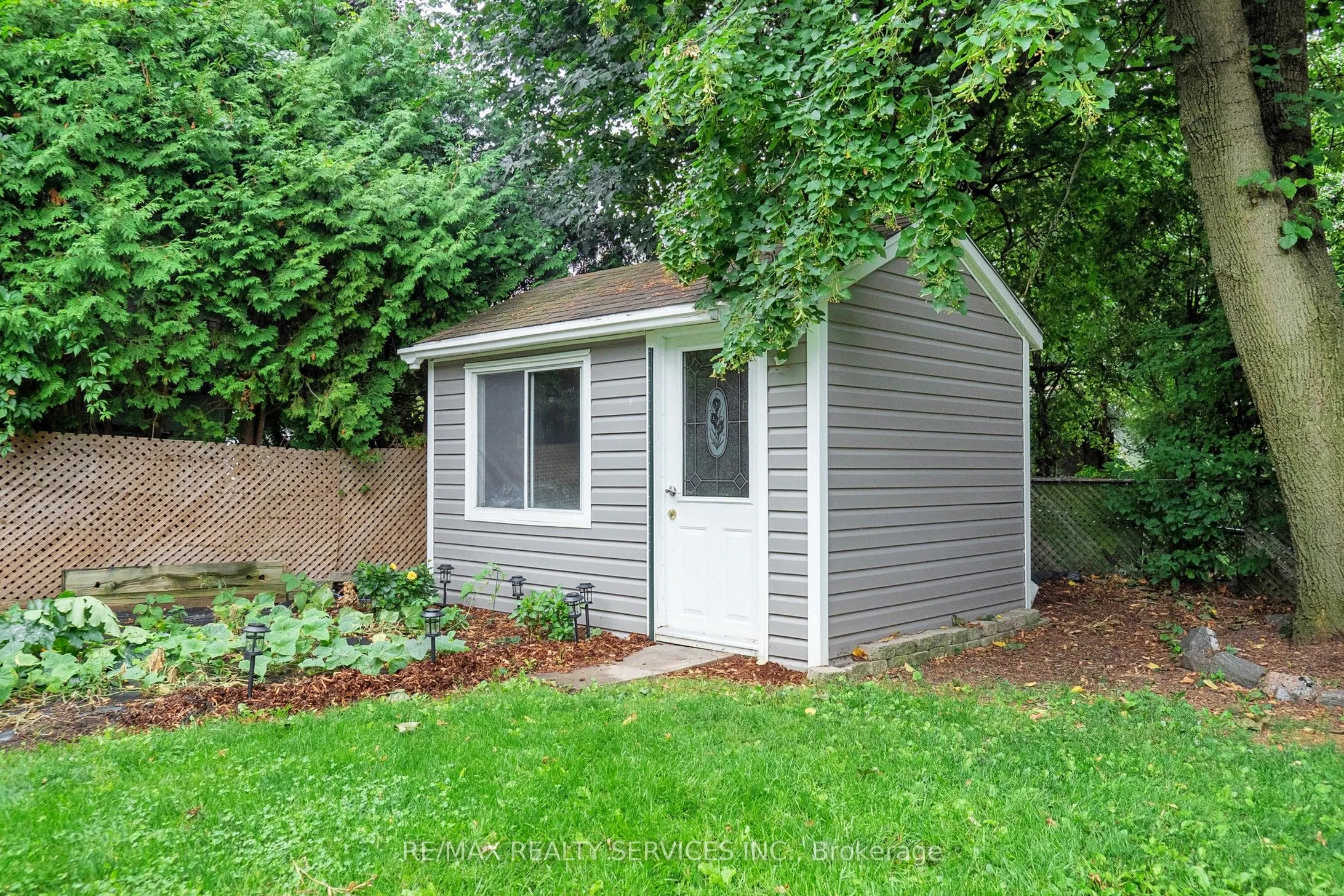 10 Minton Place