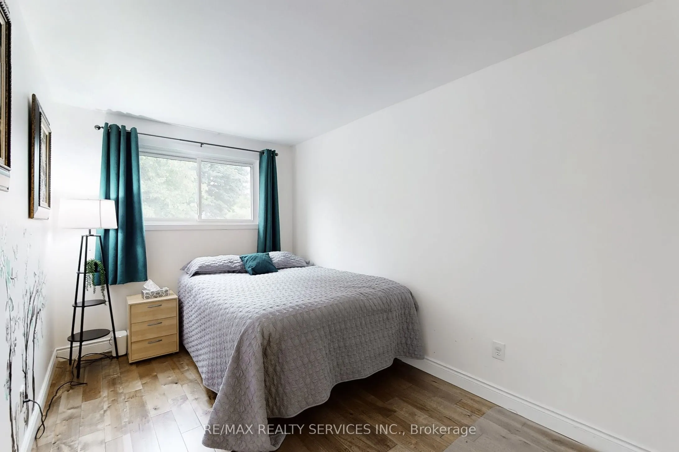 10 Minton Place