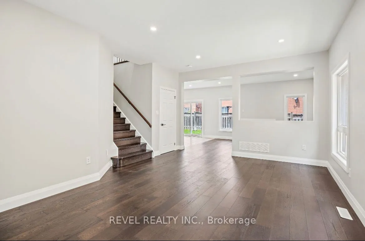 19 Masters Green Crescent, #Main