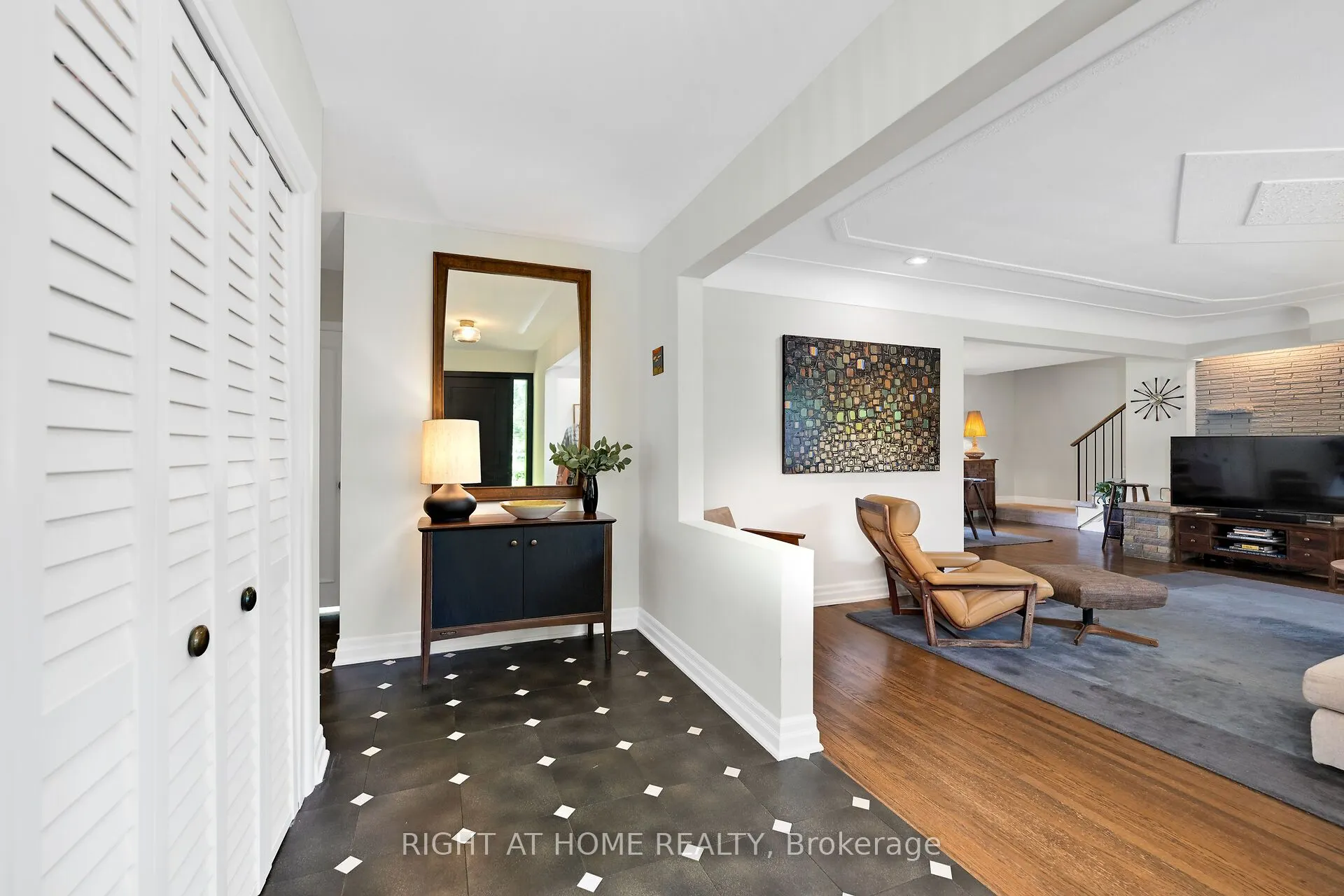 655 Gayne Boulevard