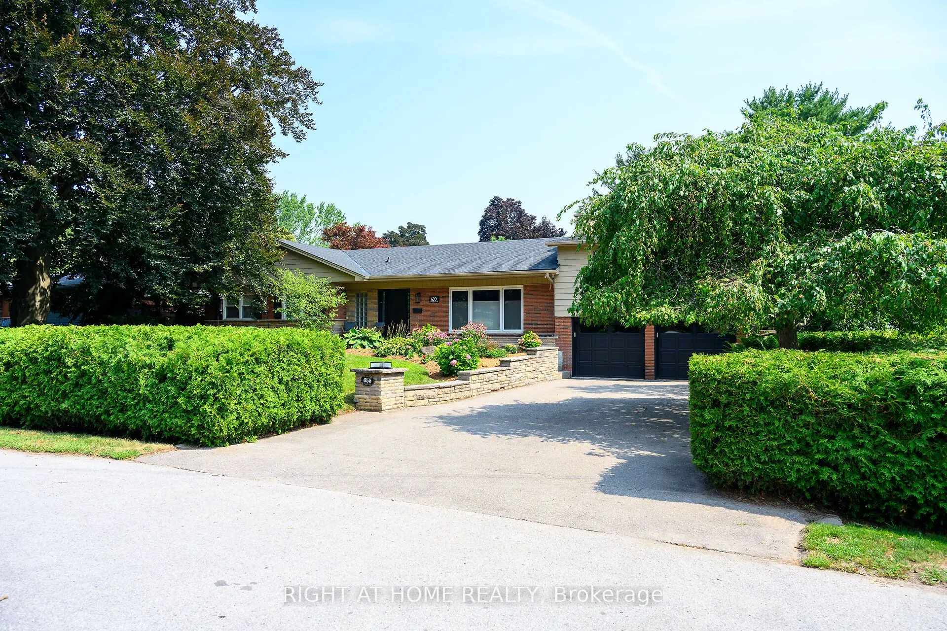 655 Gayne Boulevard