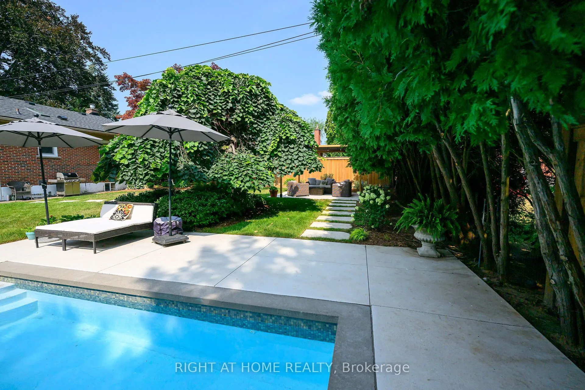 655 Gayne Boulevard