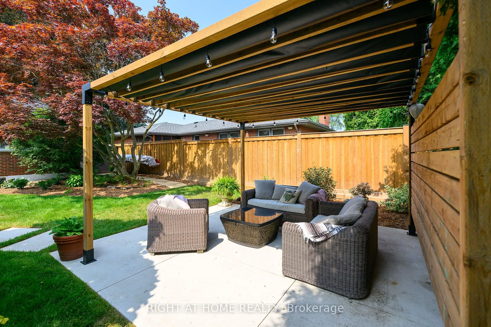 655 Gayne Boulevard