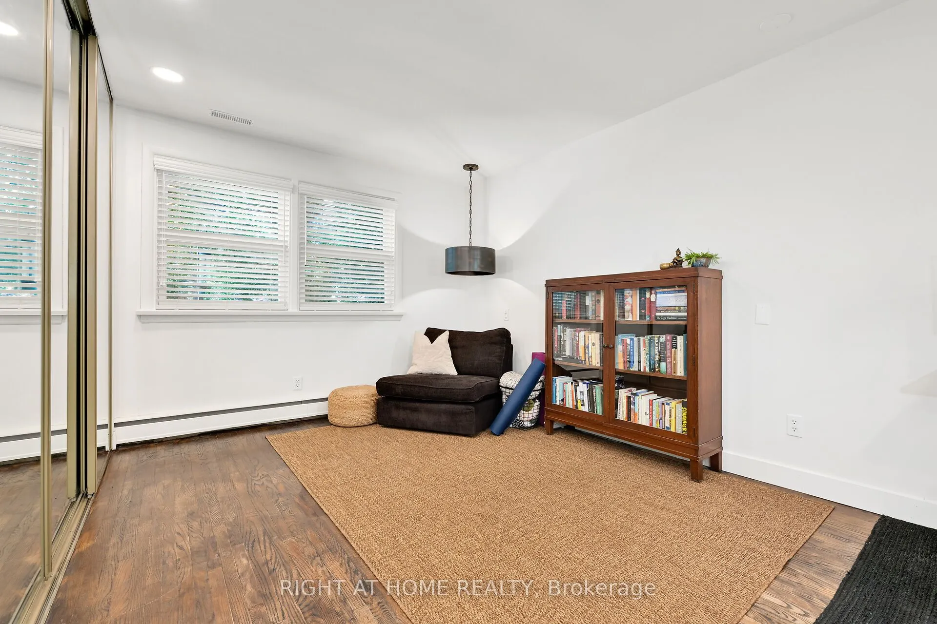 655 Gayne Boulevard