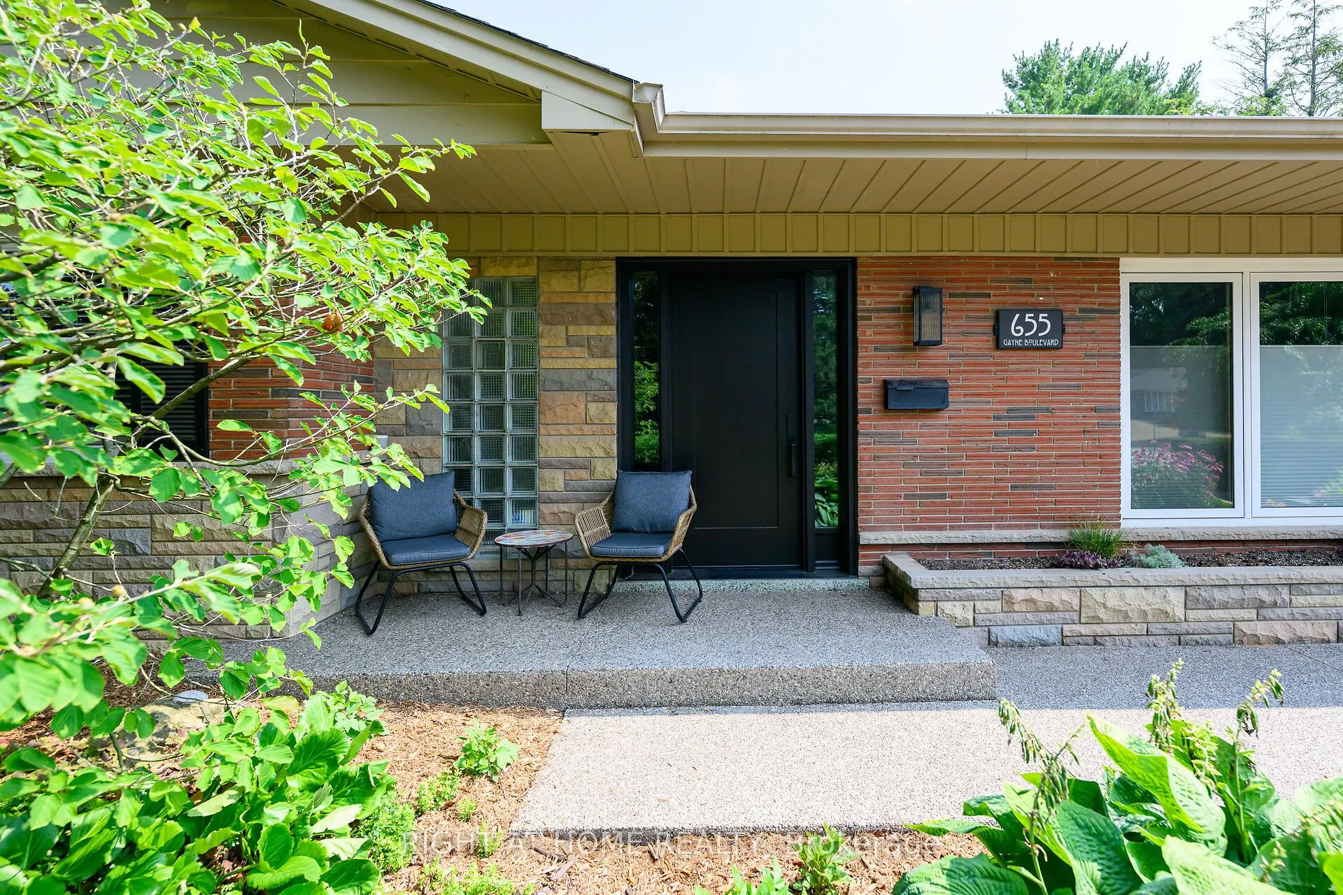 655 Gayne Boulevard