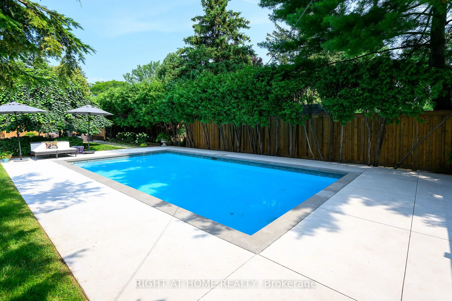 655 Gayne Boulevard