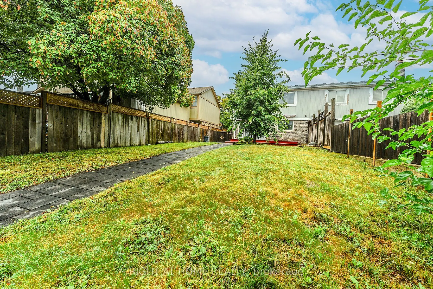 2824 Bucklepost Crescent