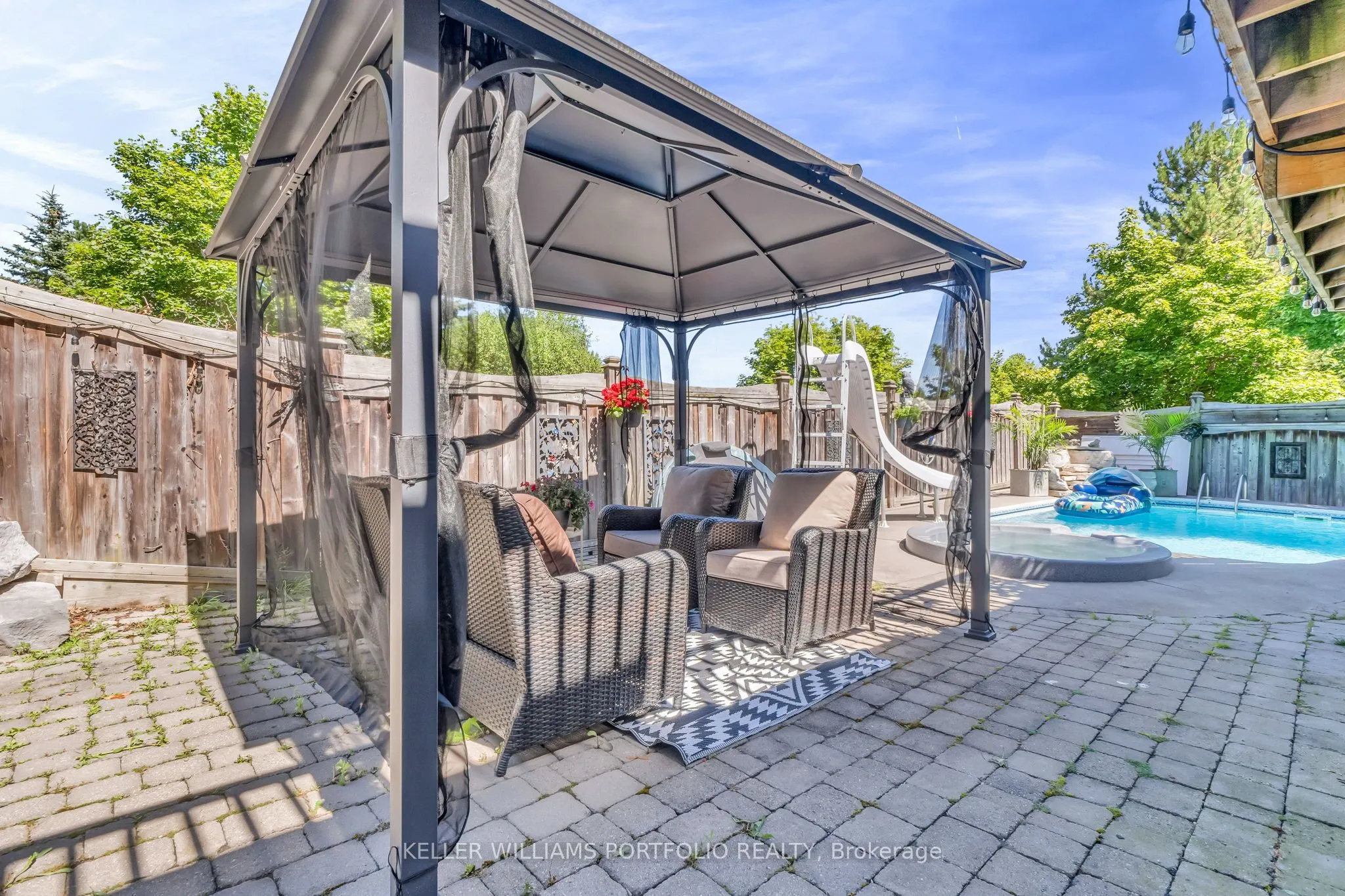 8 Vista View Court