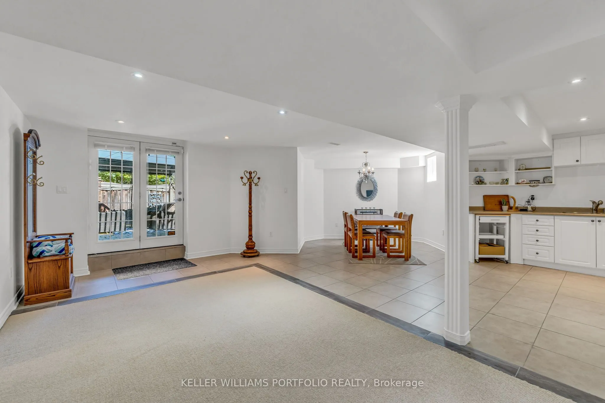 8 Vista View Court
