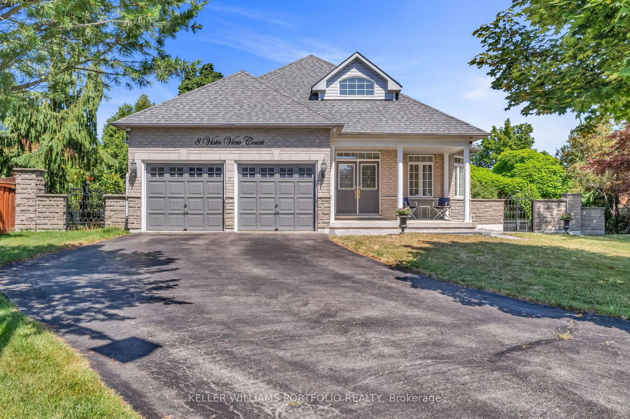 8 Vista View Court