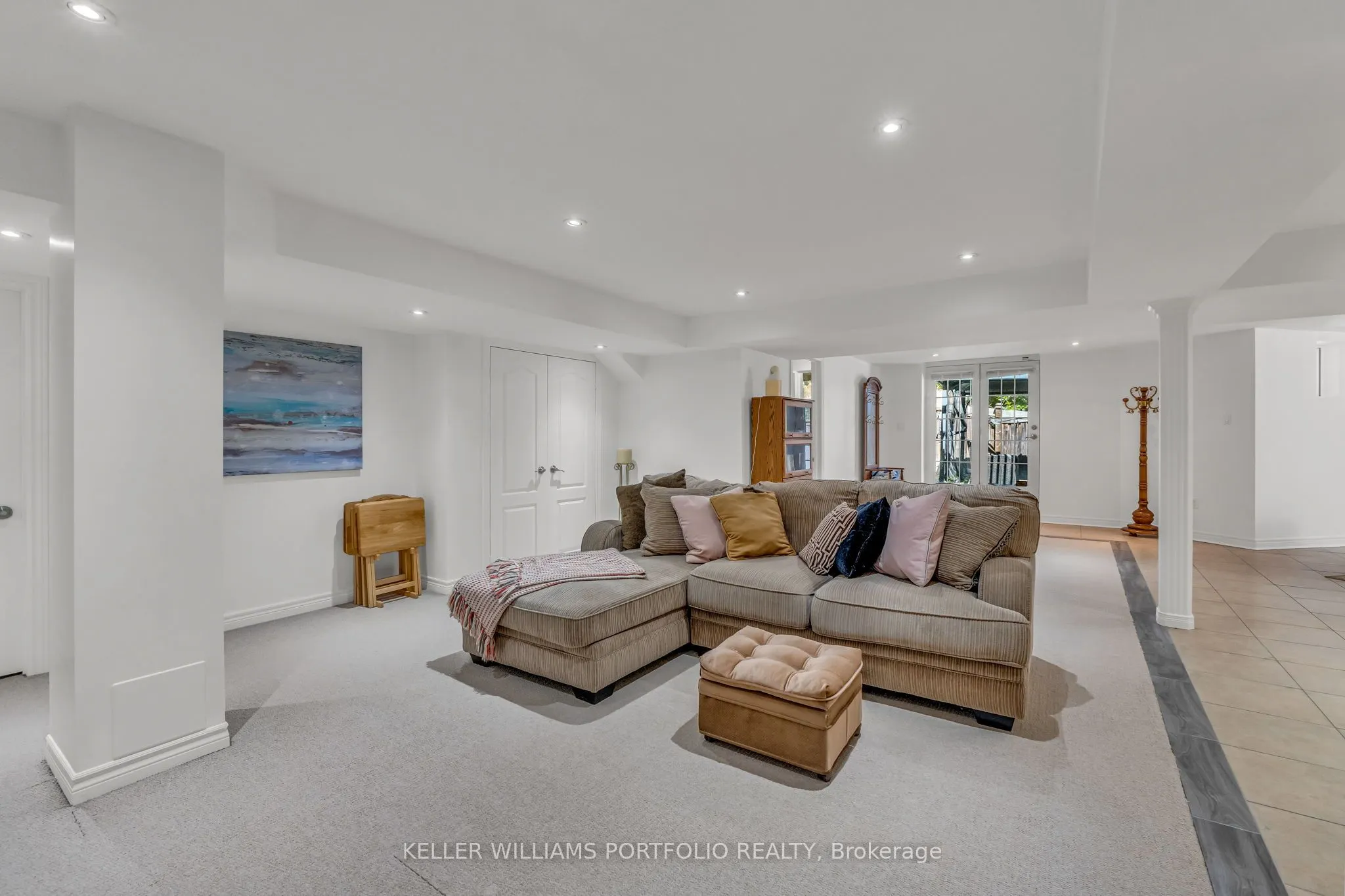 8 Vista View Court