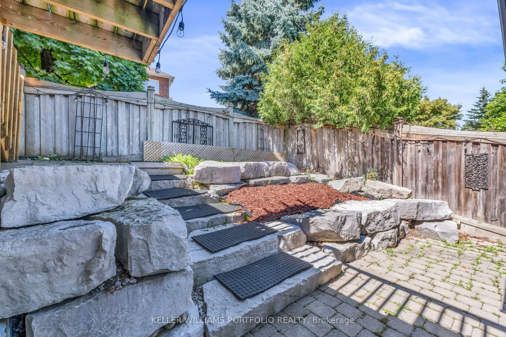 8 Vista View Court