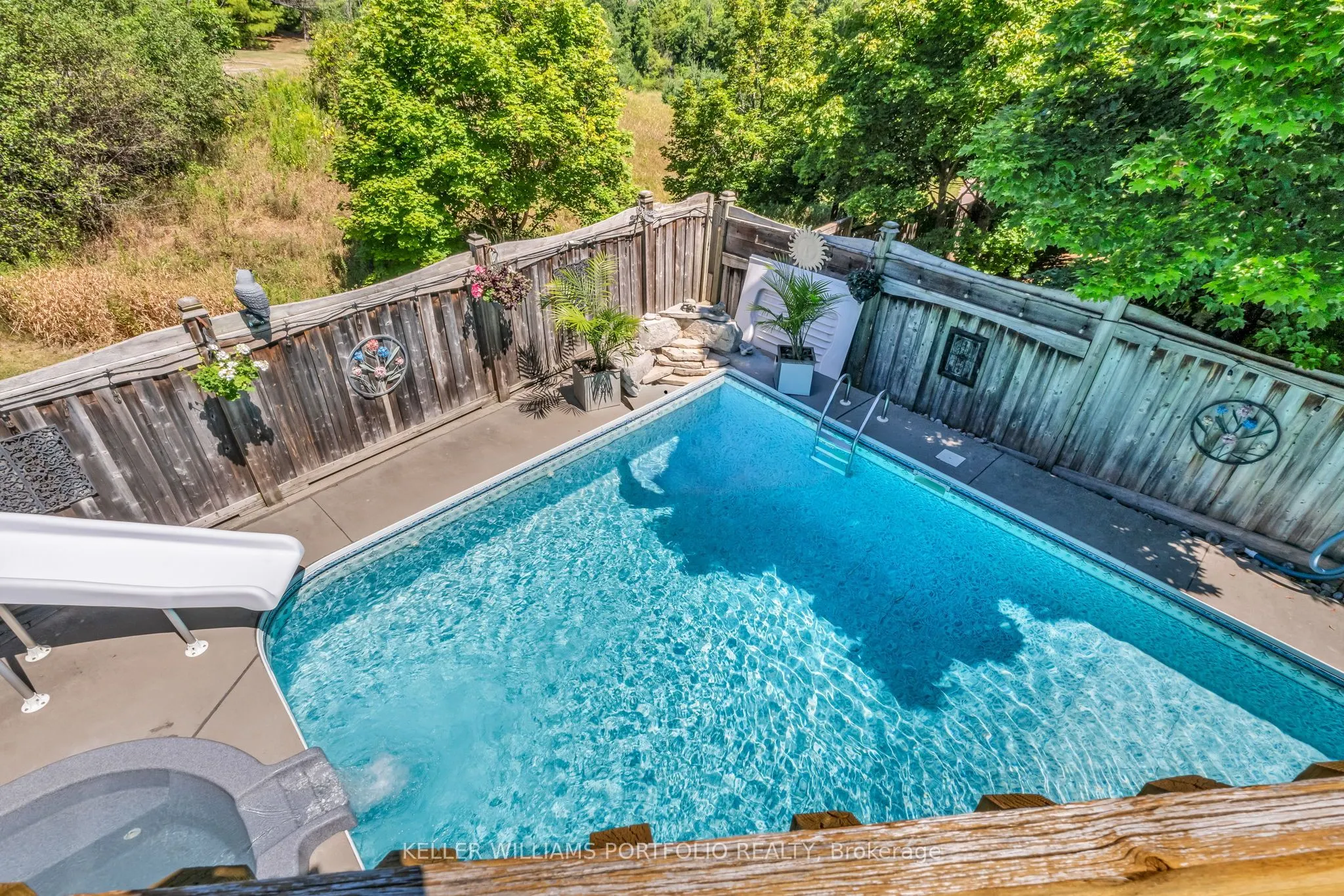 8 Vista View Court