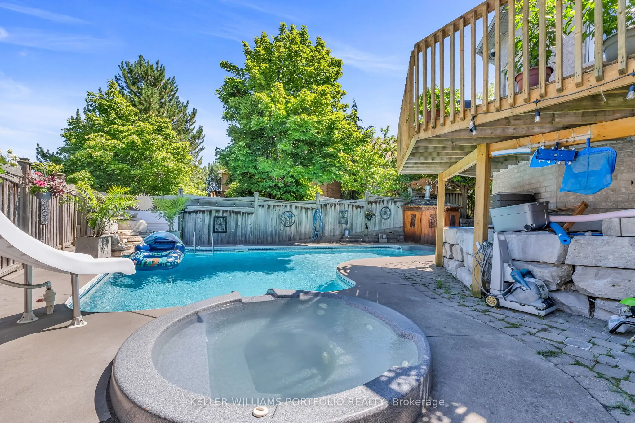 8 Vista View Court