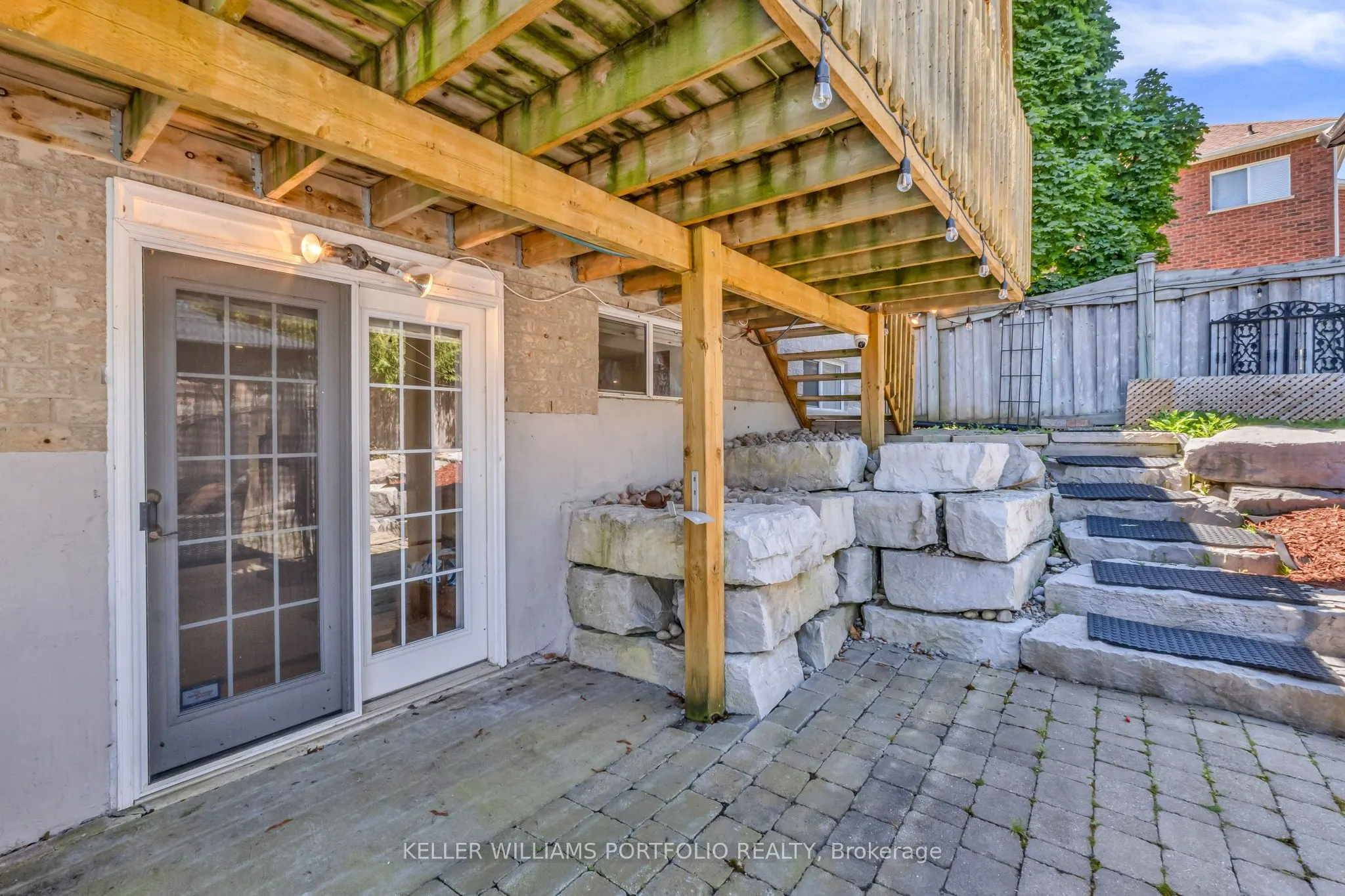 8 Vista View Court