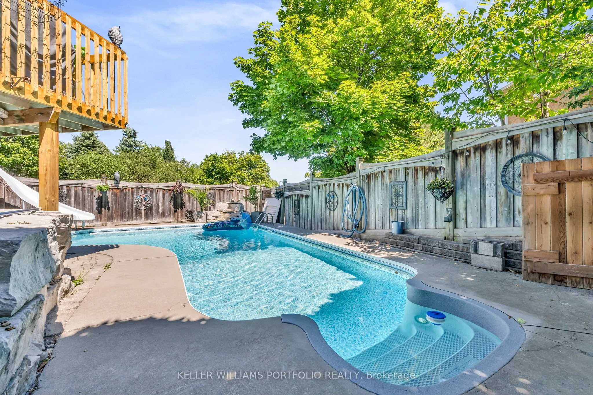 8 Vista View Court